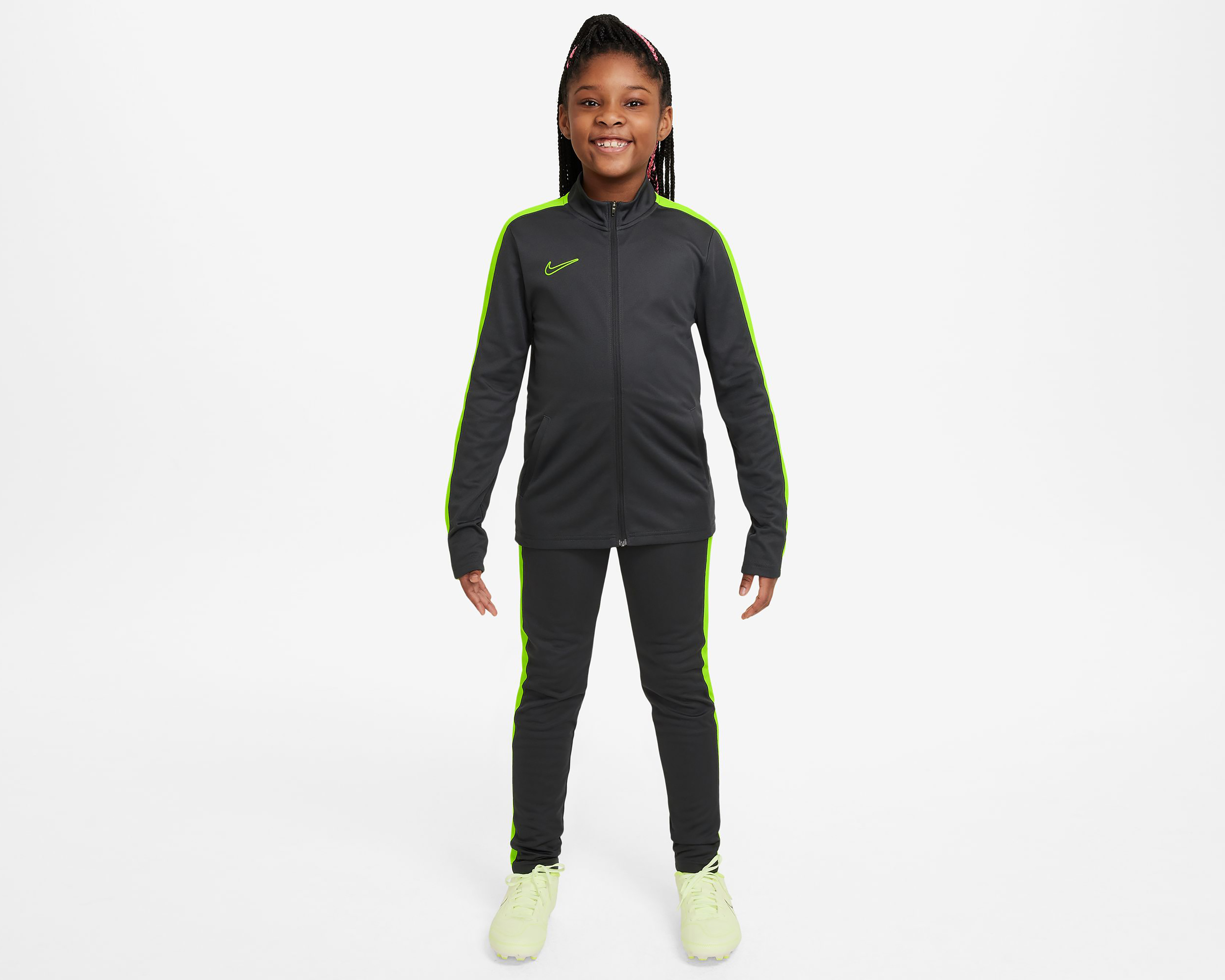 Foto 2 pulgar | Foto 1 | Chamarra y Pants Nike Deportivo para Niño