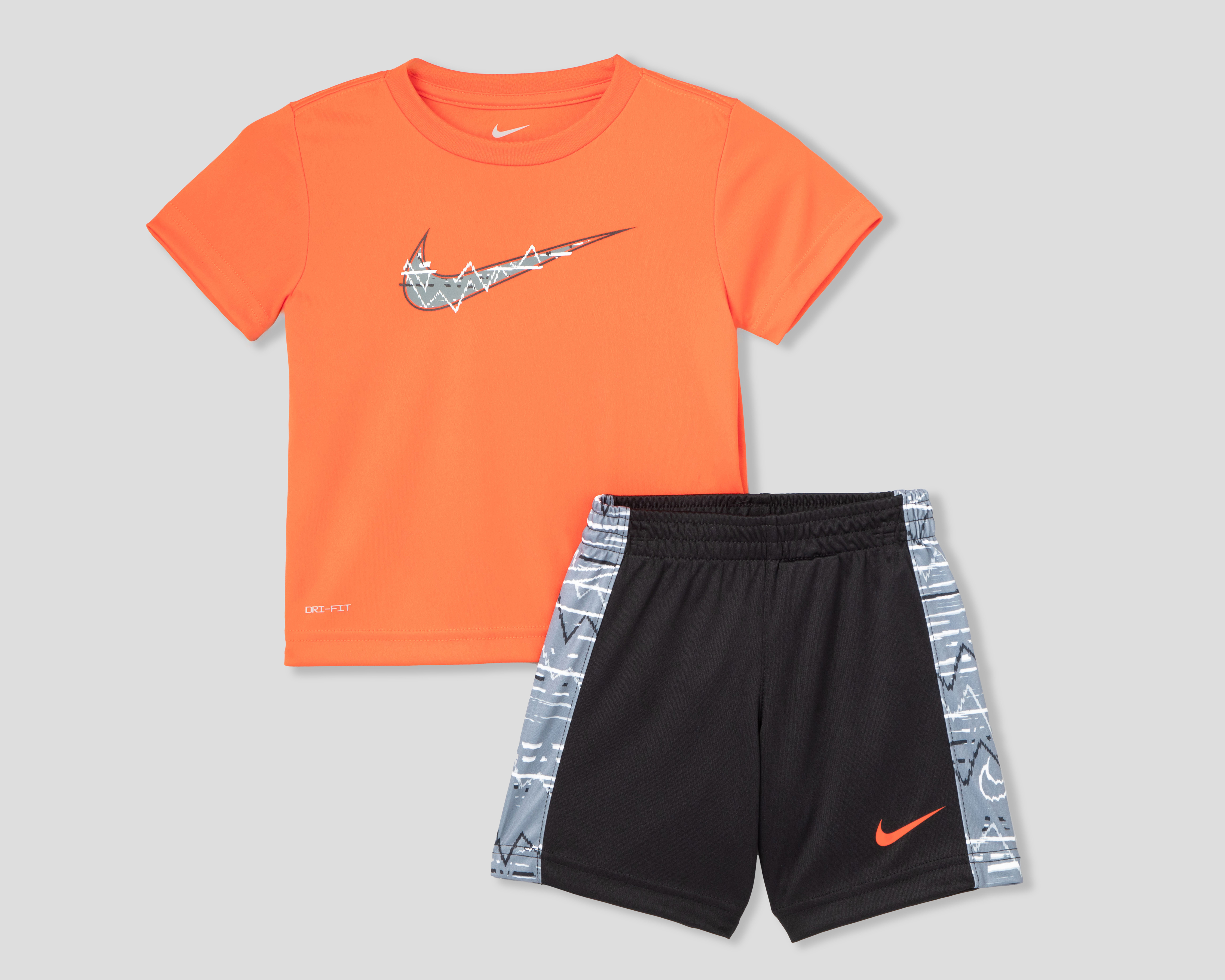 Foto 2 pulgar | Foto 1 | Playera y Short Nike Deportivo Dri-Fit para Niño
