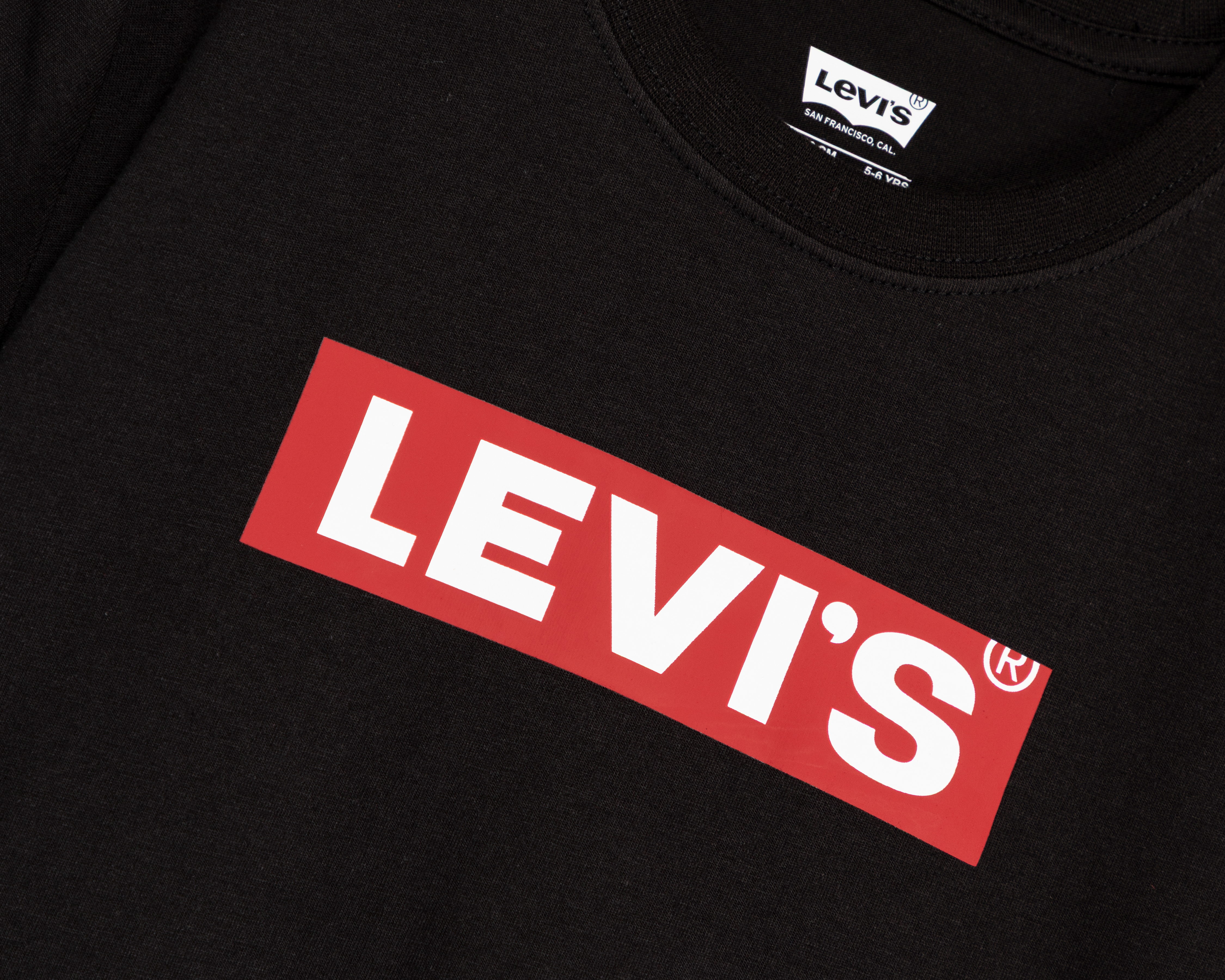 Foto 4 pulgar | Foto 3 | Playera de Cuello Redondo Negra Levi's para Niño