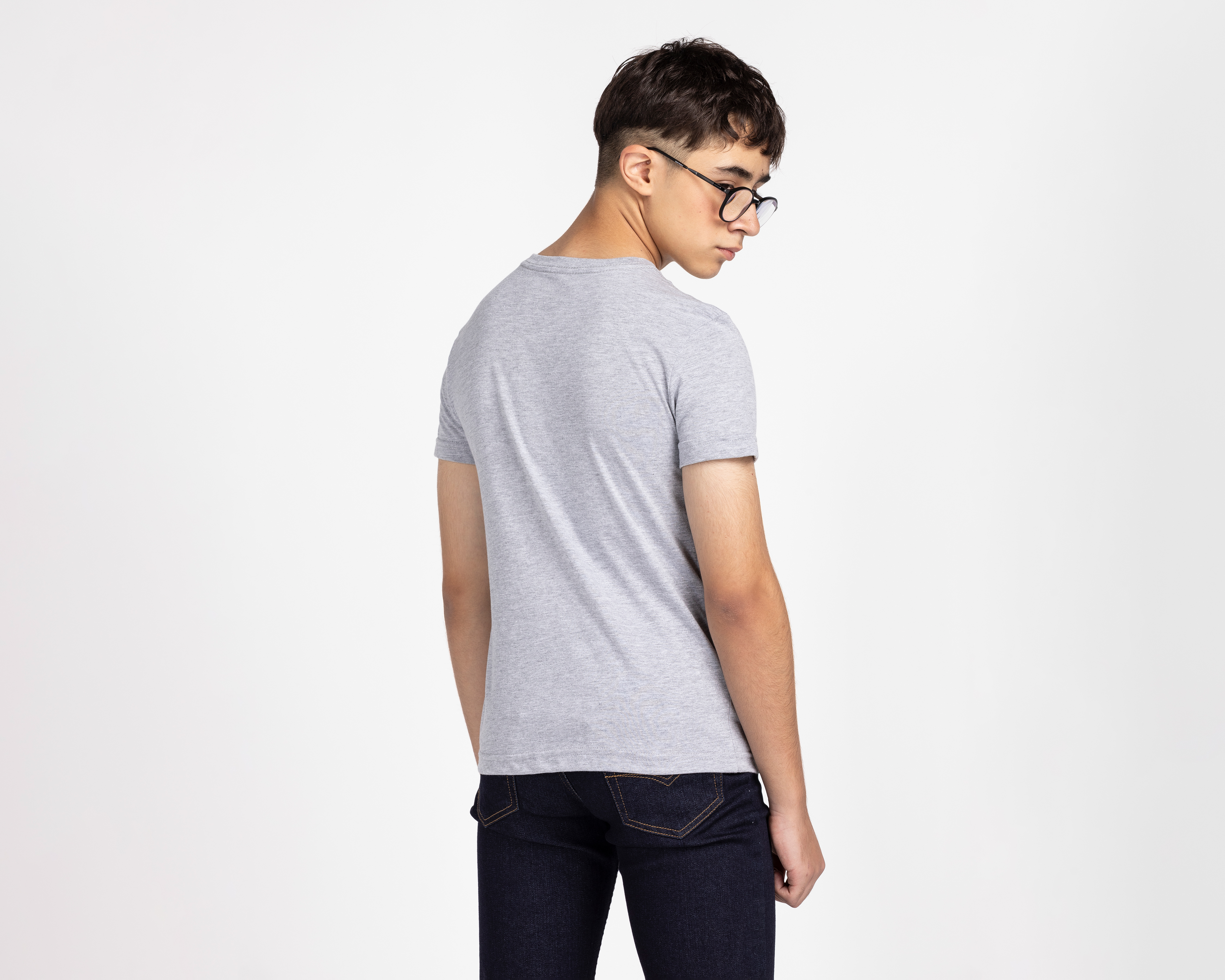 Foto 4 pulgar | Foto 3 | Playera de Cuello Redondo Gris Jujutsu Kaisen para Niño