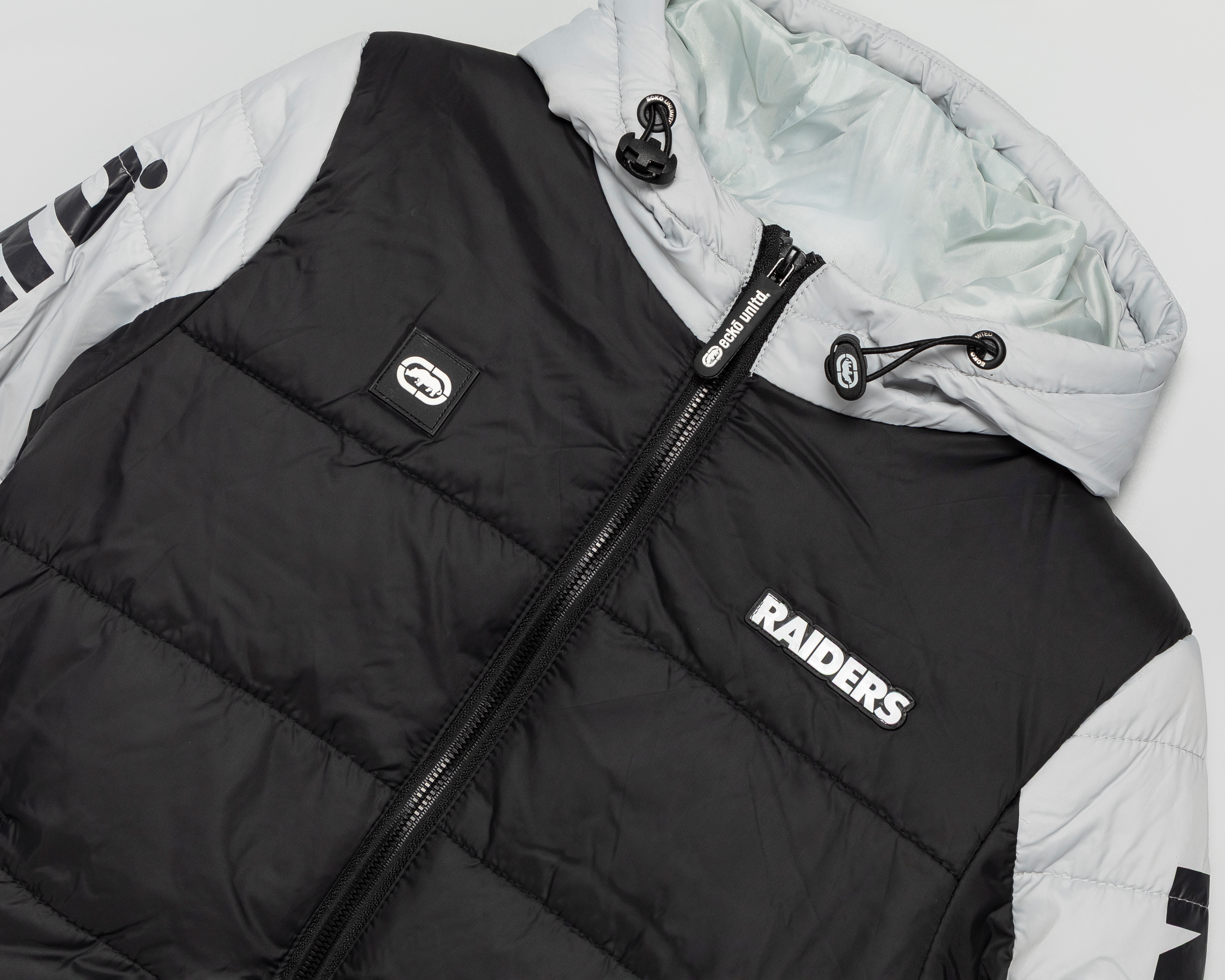 Foto 4 pulgar | Foto 3 | Chamarra NFL Las Vegas Raiders Ecko Unltd. Juvenil