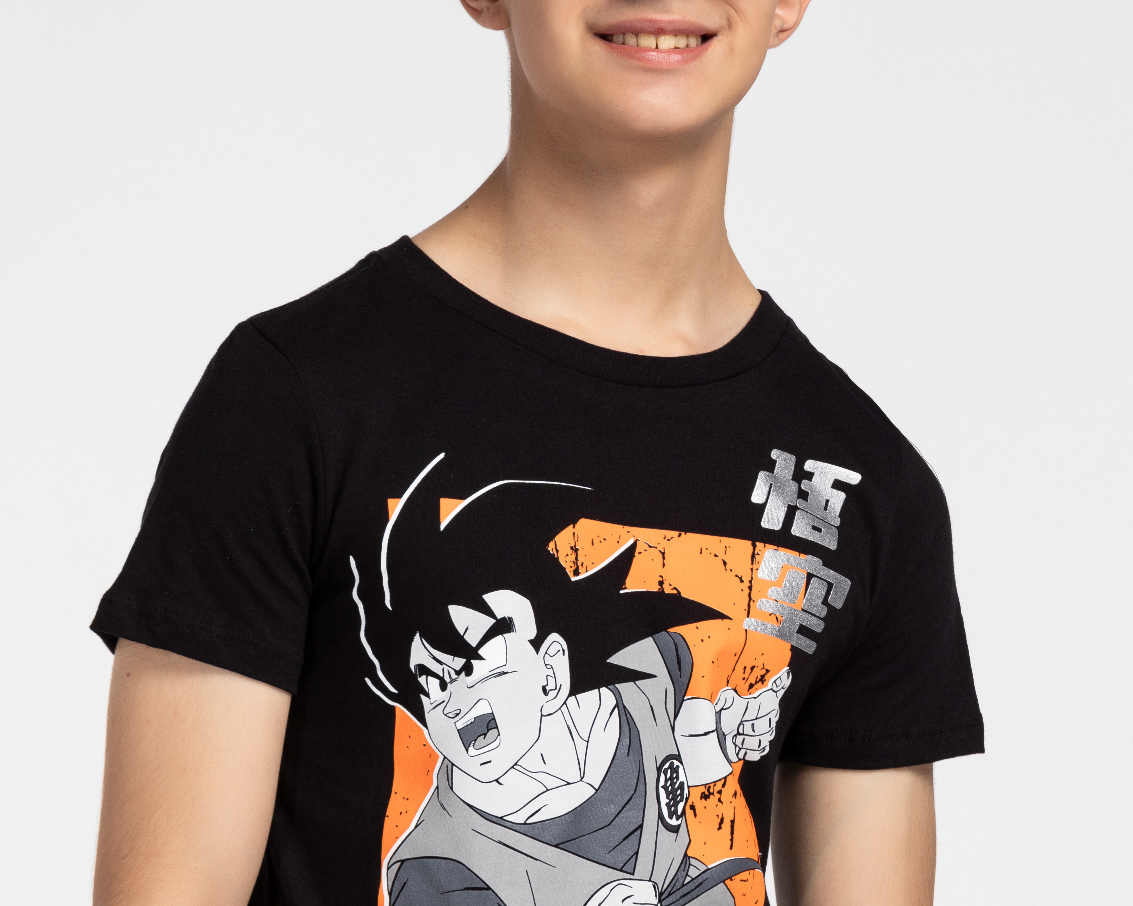 Foto 4 pulgar | Foto 3 | Playera Cuello Redondo Negra Dragon Ball Z Juvenil
