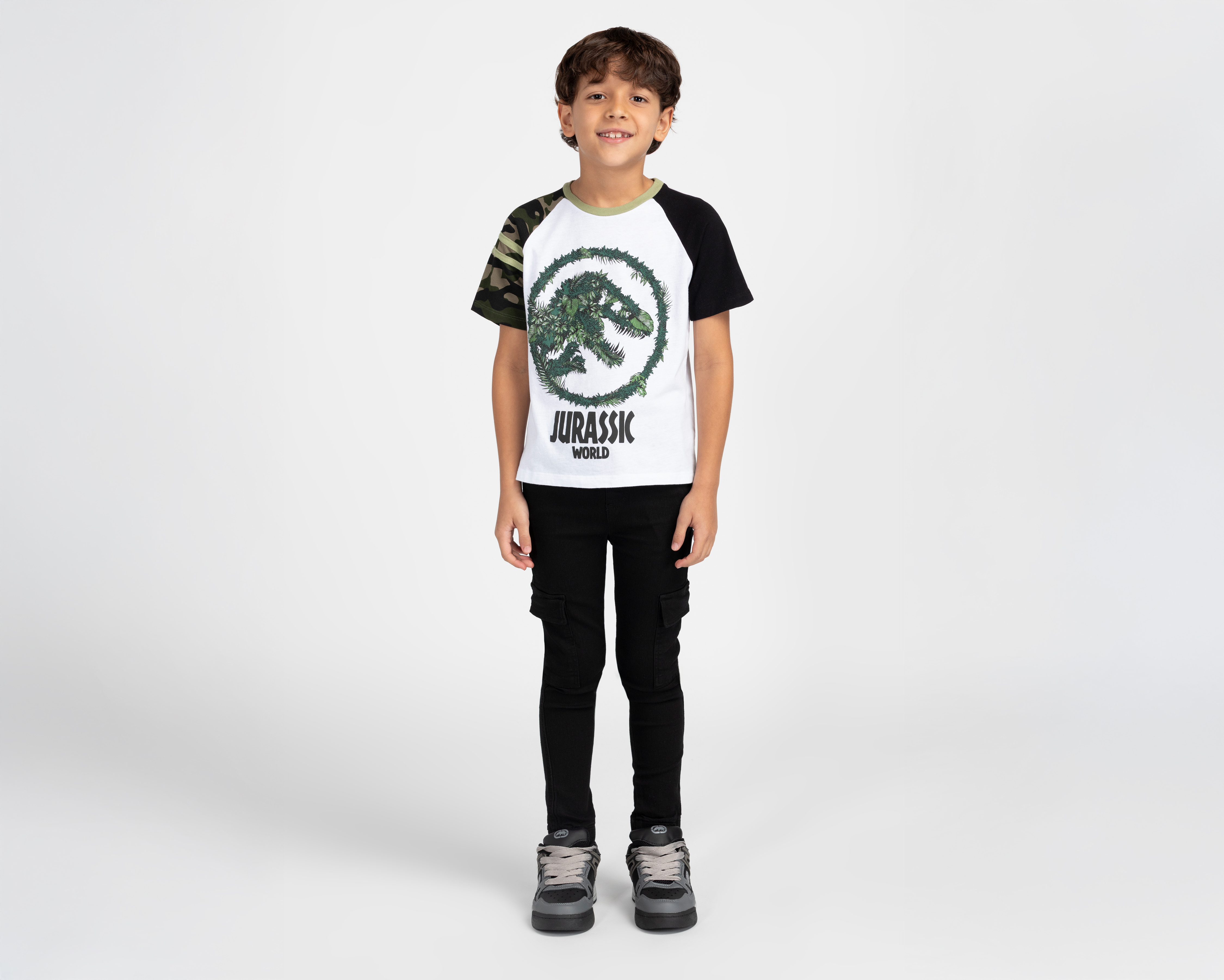 Foto 3 pulgar | Foto 2 | Playera de Cuello Redondo Blanca Jurassic World para Niño