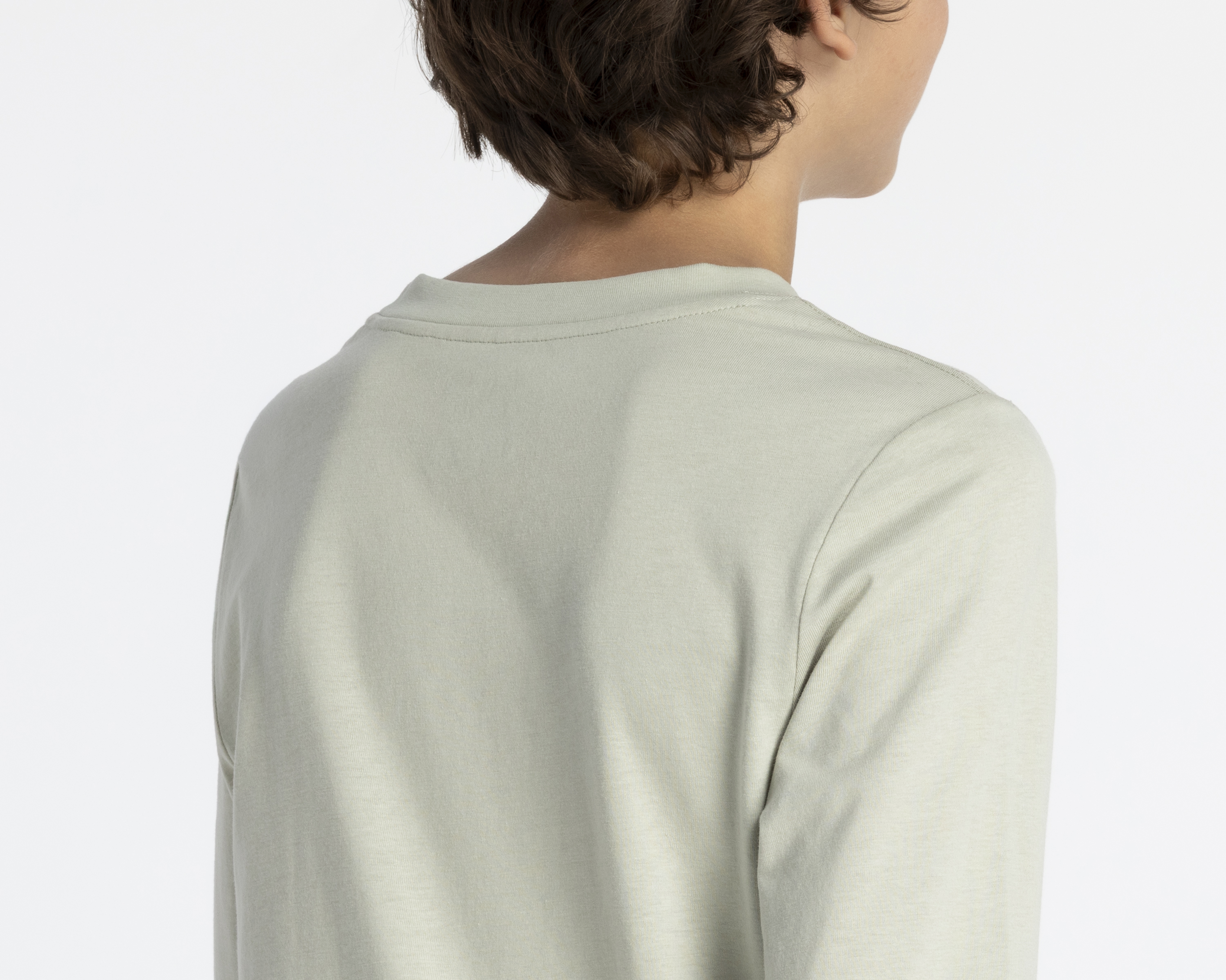 Foto 6 pulgar | Foto 5 | Playera de Cuello Redondo Verde Refill Juvenil