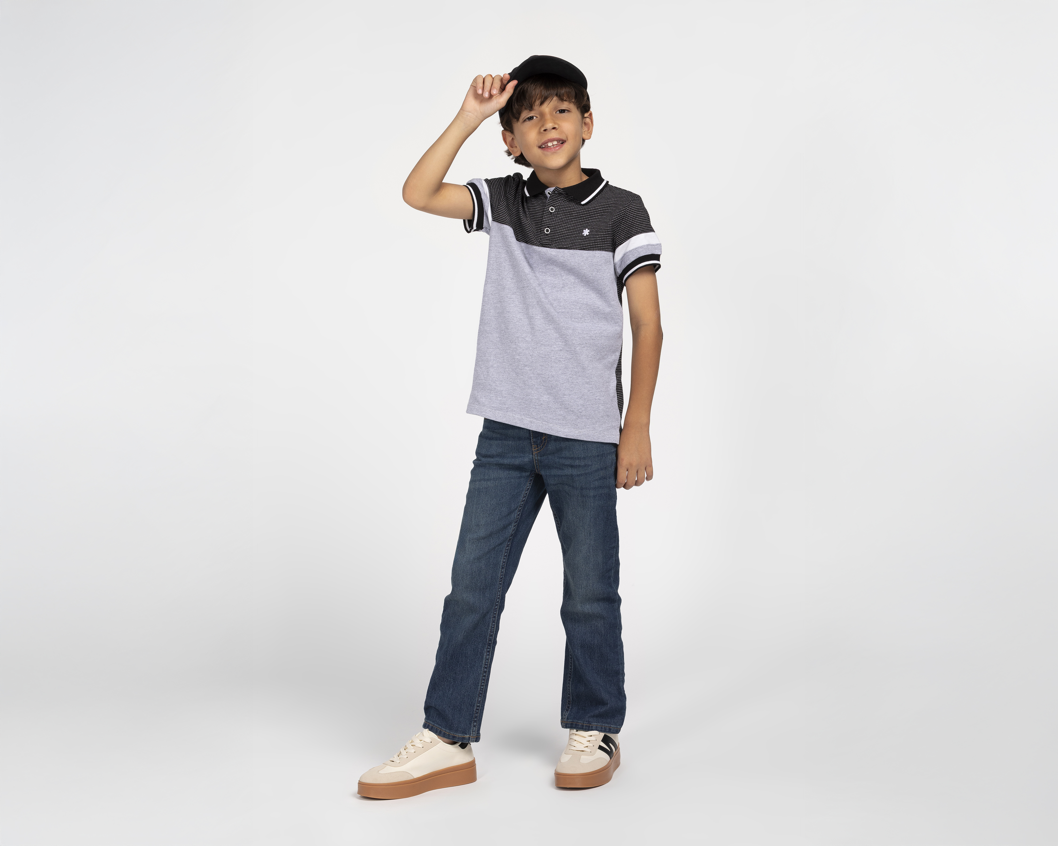 Foto 3 pulgar | Foto 2 | Playera de Cuello Polo Negra Neo*City para Niño