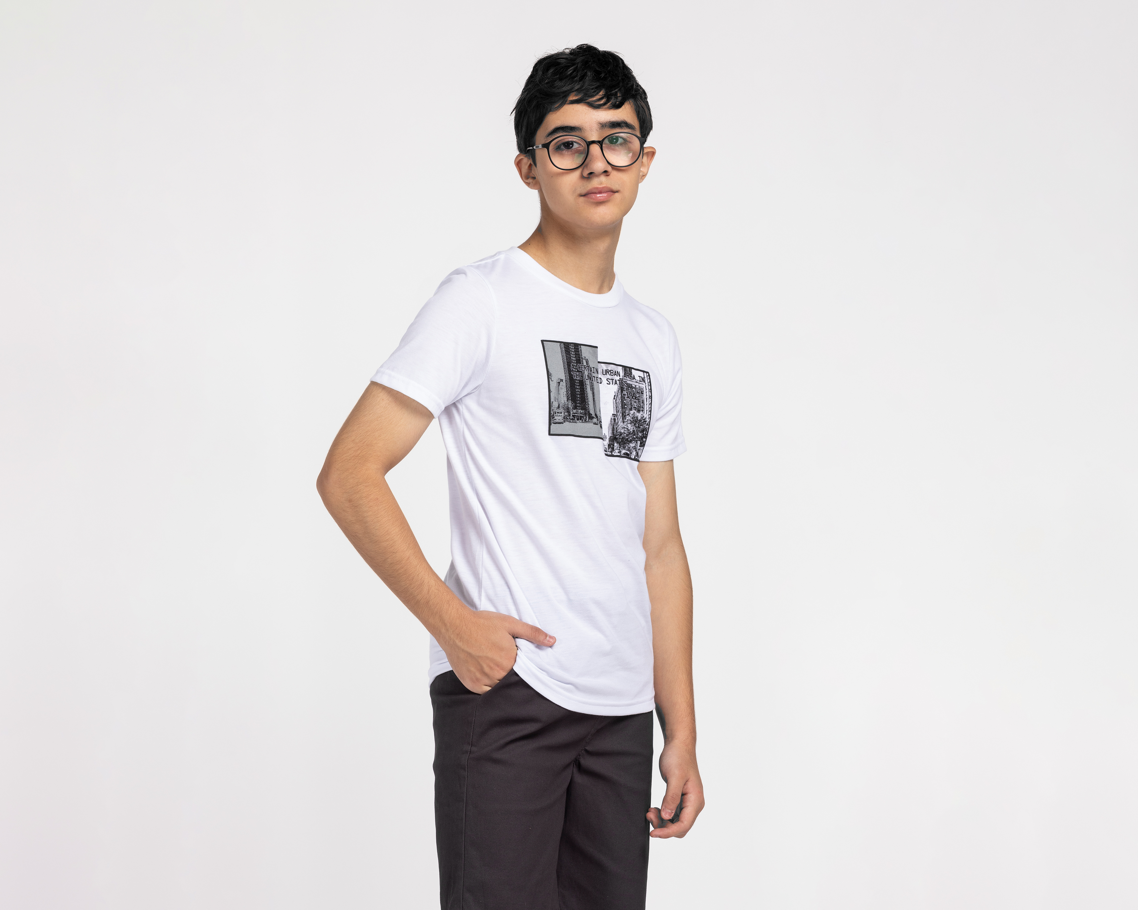 Foto 2 pulgar | Foto 1 | Playera Cuello Redondo Neo*City Blanca para Niño