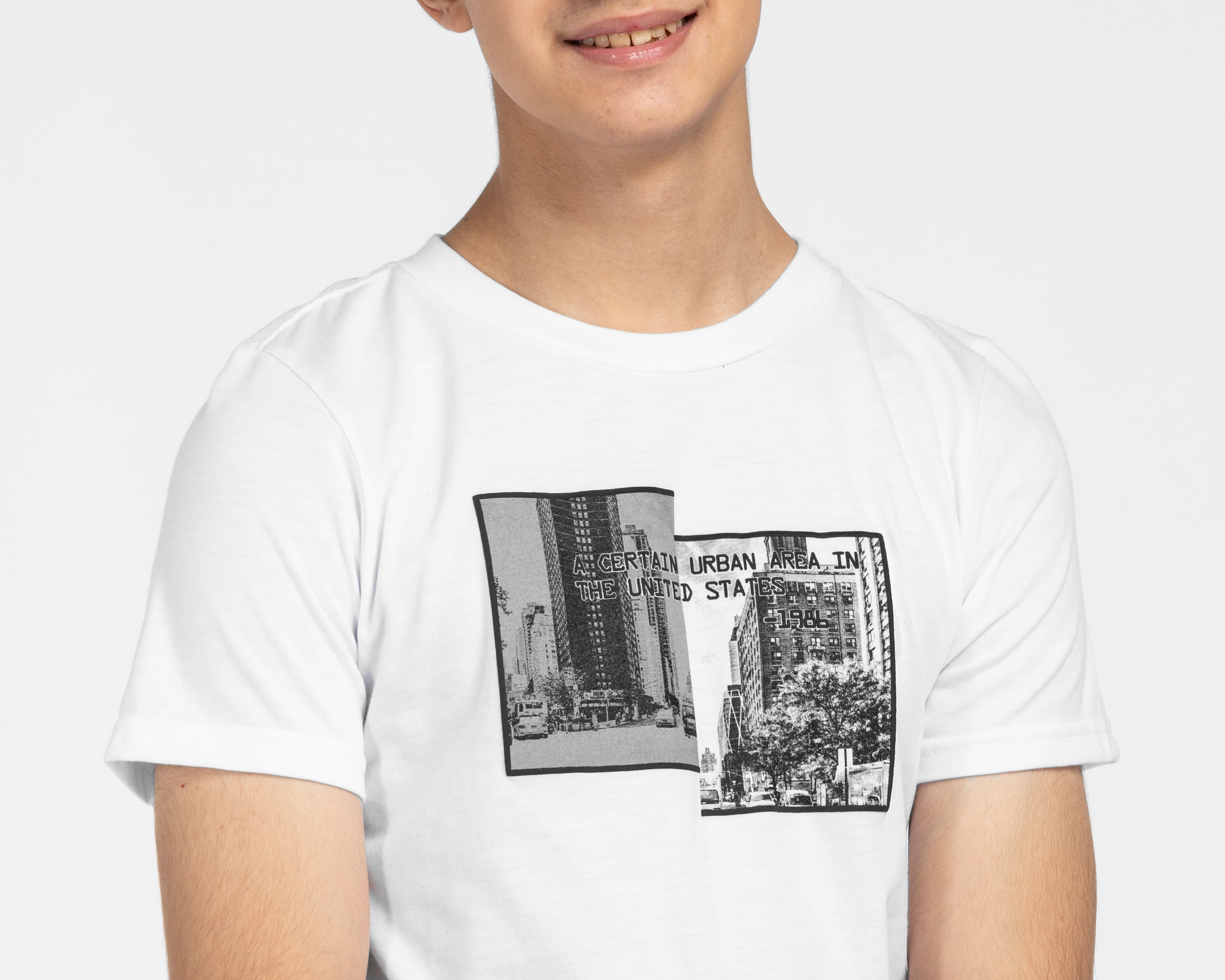 Foto 5 pulgar | Foto 4 | Playera Cuello Redondo Neo*City Blanca para Niño