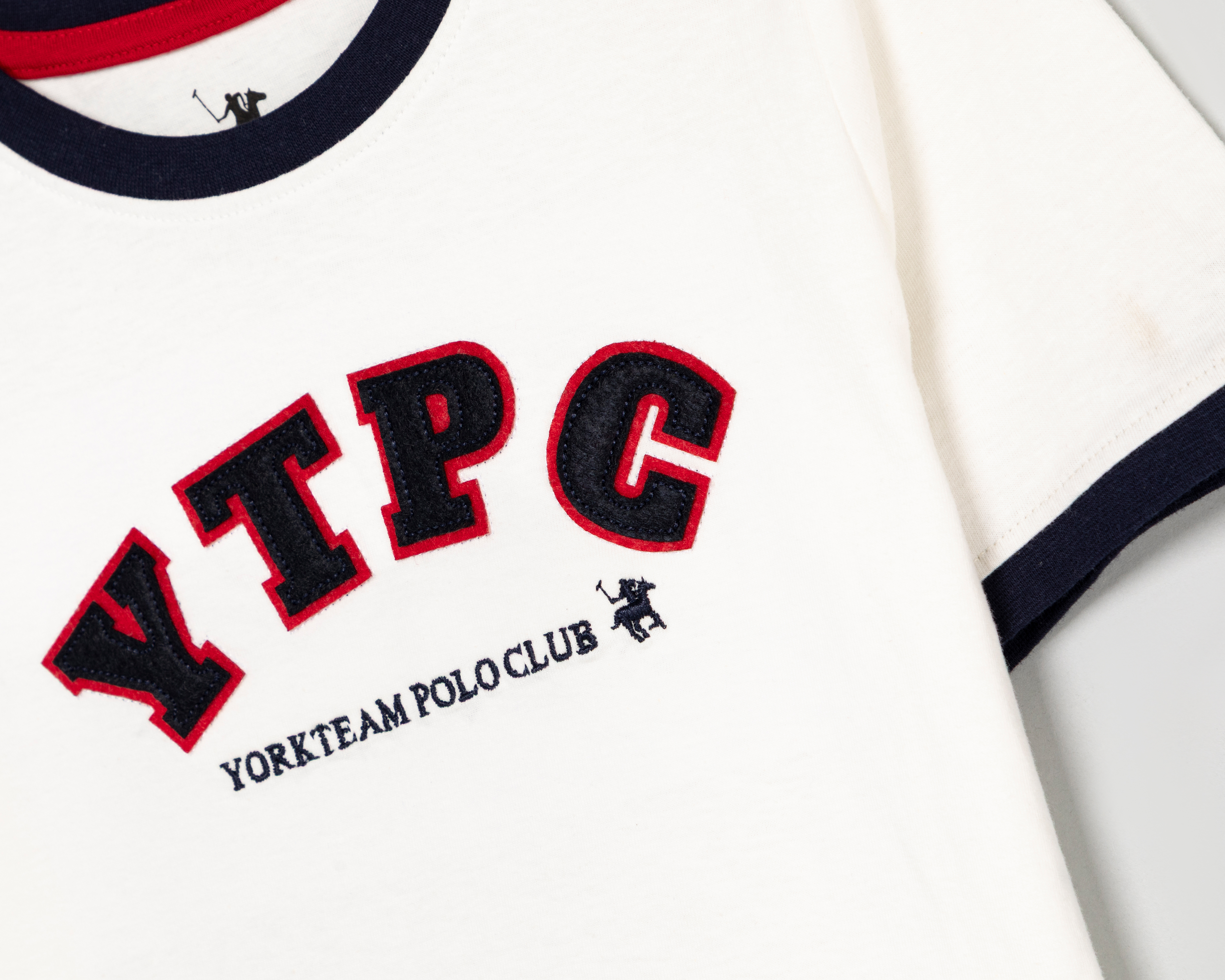 Foto 4 pulgar | Foto 3 | Playera de Cuello Redondo Blanca York Team Polo Club para Niño