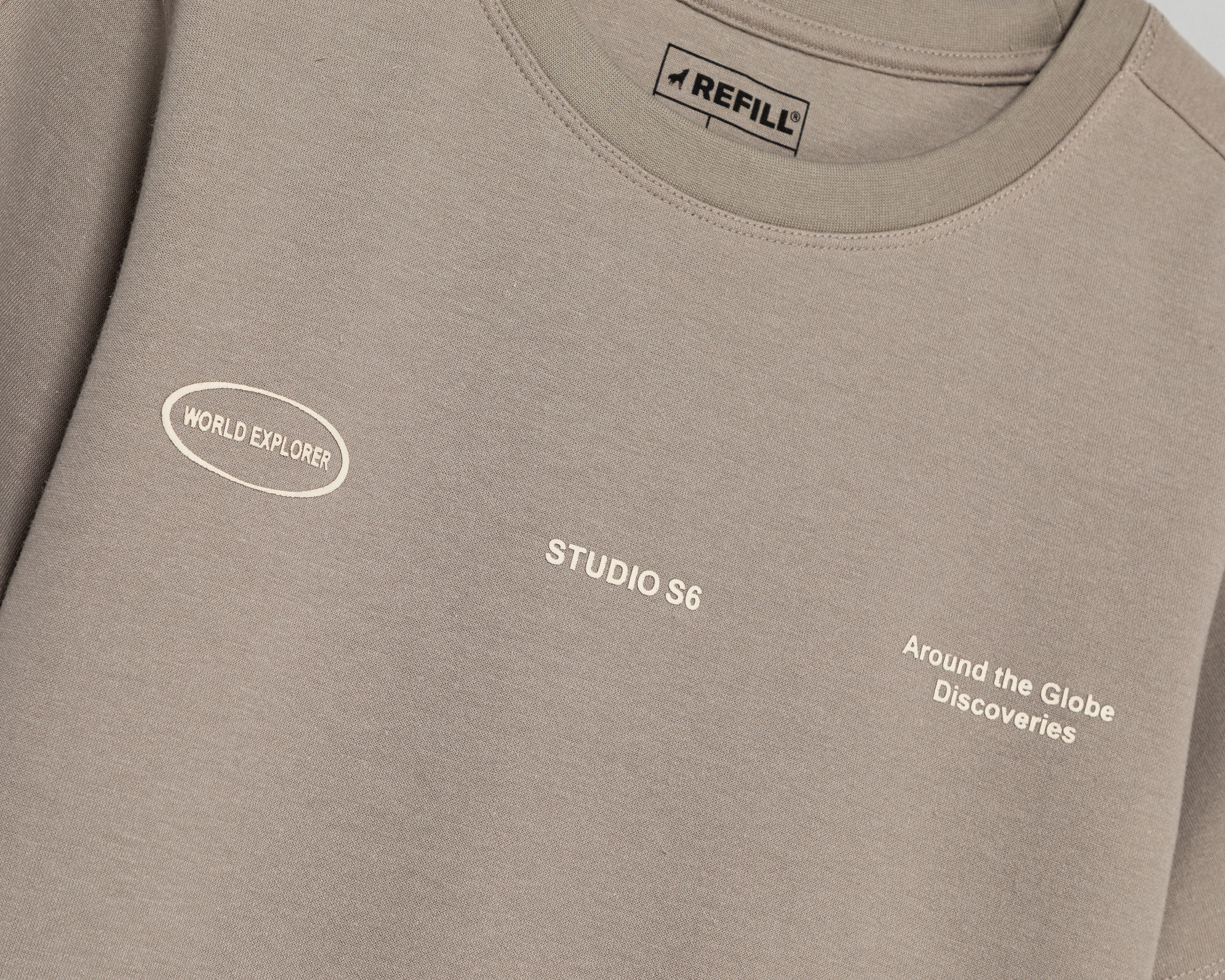 Foto 4 pulgar | Foto 3 | Playera de Cuello Redondo Gris Refill para Niño