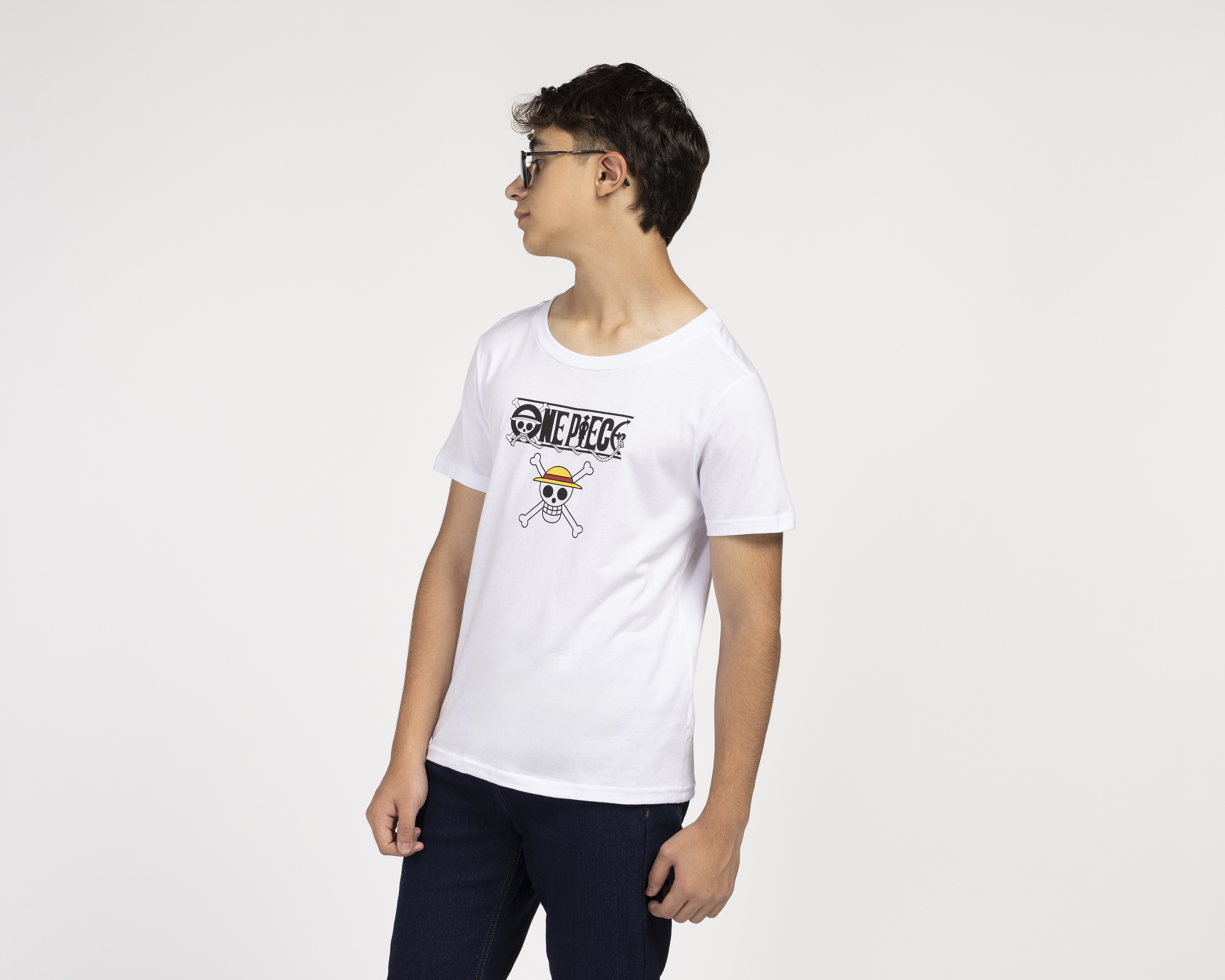 Foto 2 pulgar | Foto 1 | Playera de Cuello Redondo Blanca One Piece Juvenil