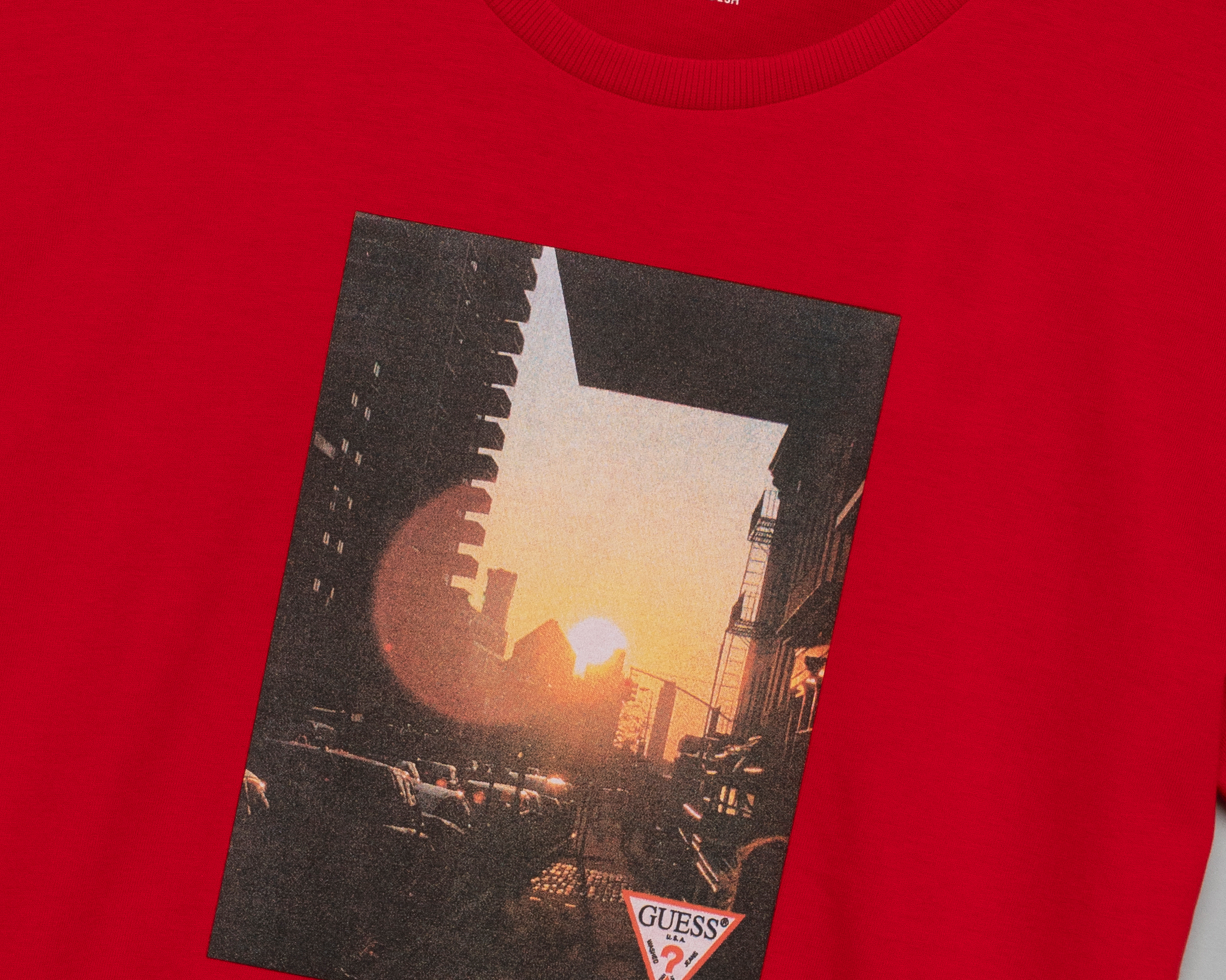 Foto 4 pulgar | Foto 3 | Playera de Cuello Redondo Roja Guess Juvenil