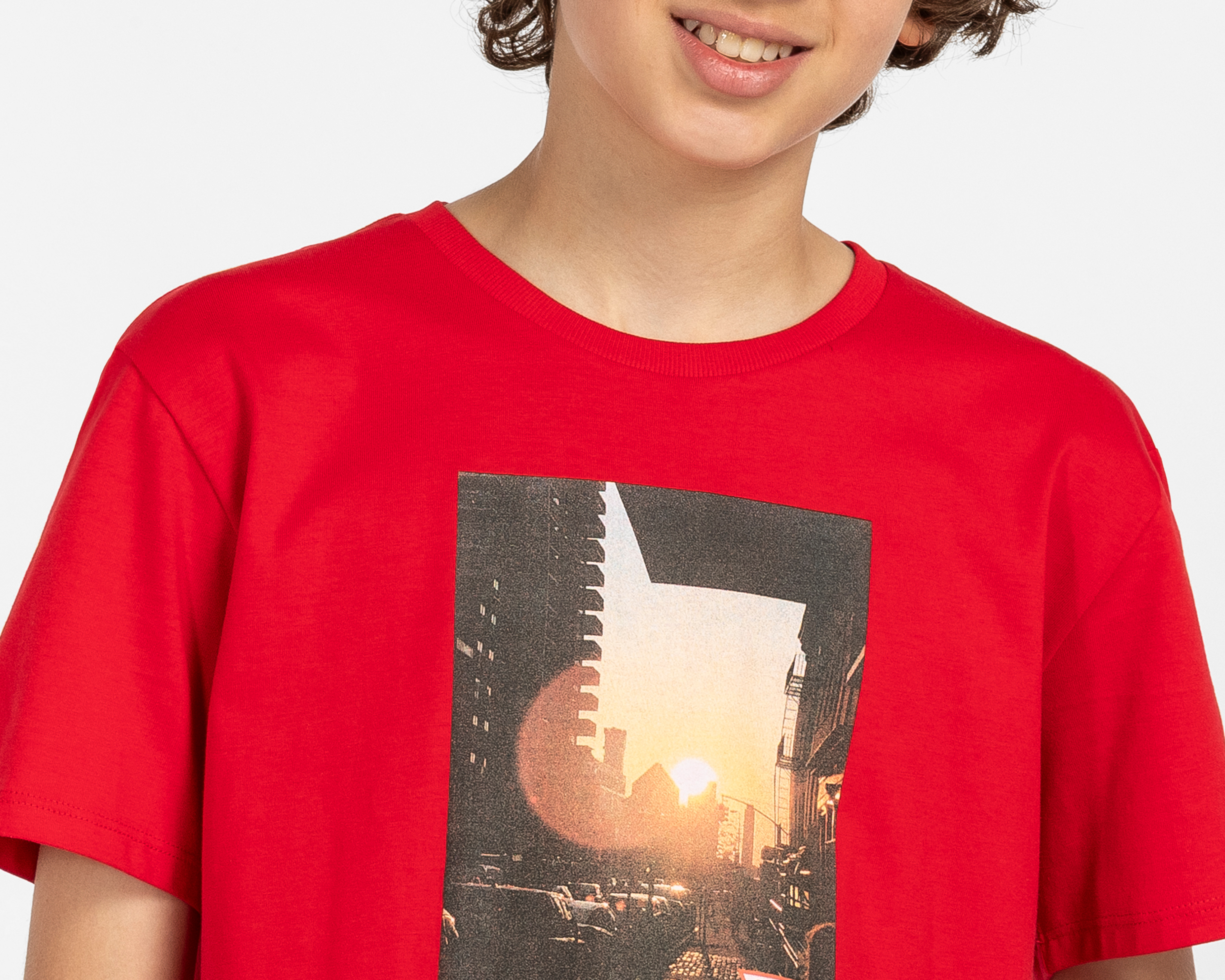 Foto 4 | Foto 4 | Playera de Cuello Redondo Roja Guess Juvenil