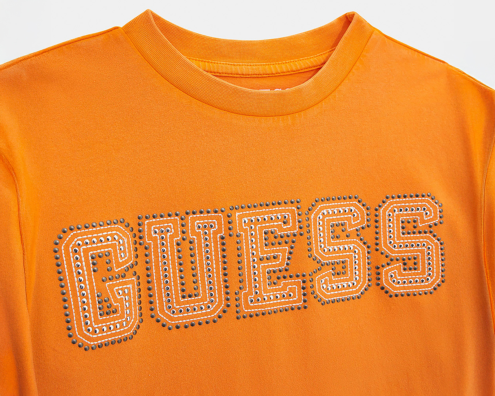 Foto 4 pulgar | Foto 3 | Playera de Cuello Redondo Anaranjada Guess Juvenil