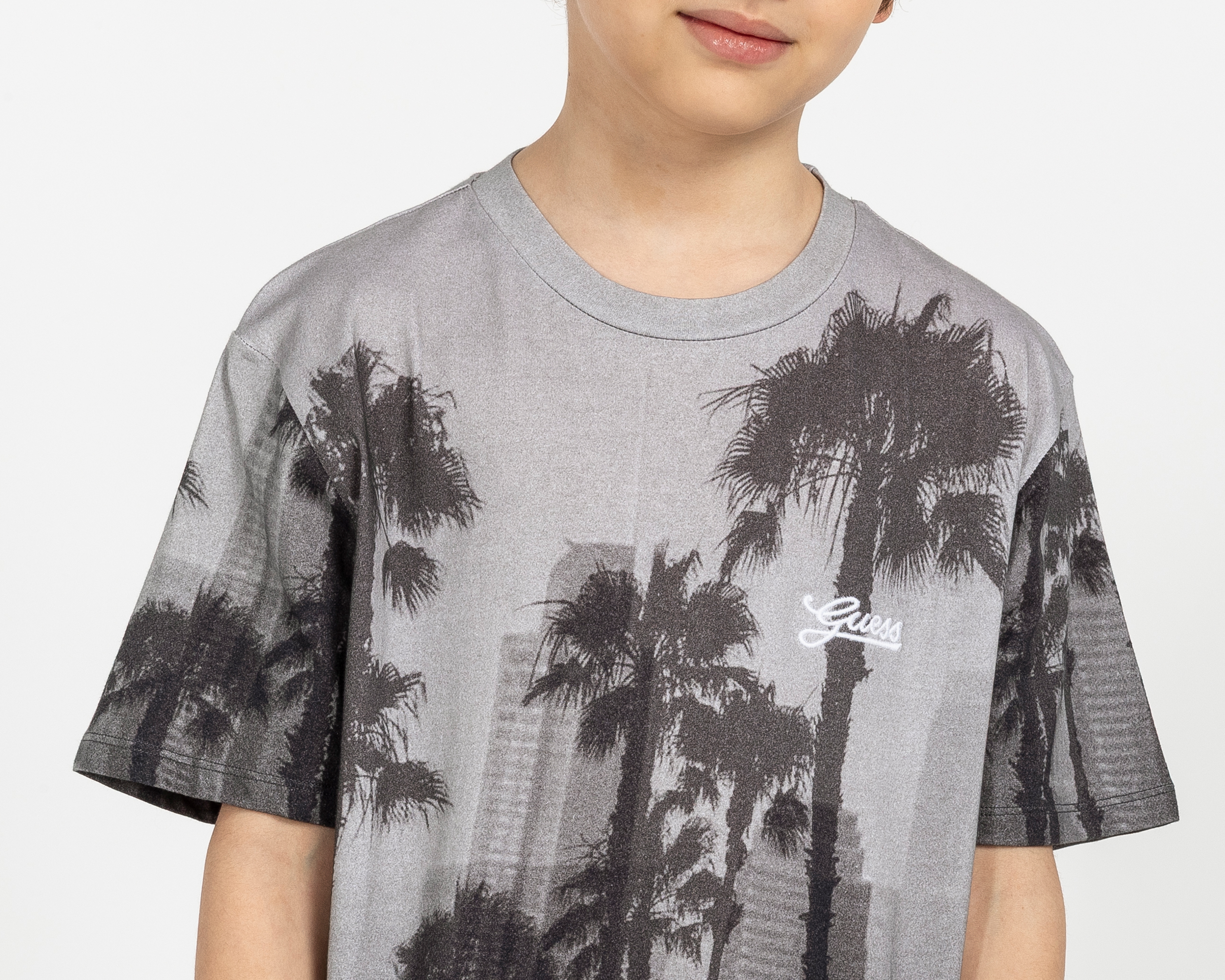 Foto 4 | Foto 4 | Playera de Cuello Redondo Gris Guess Juvenil