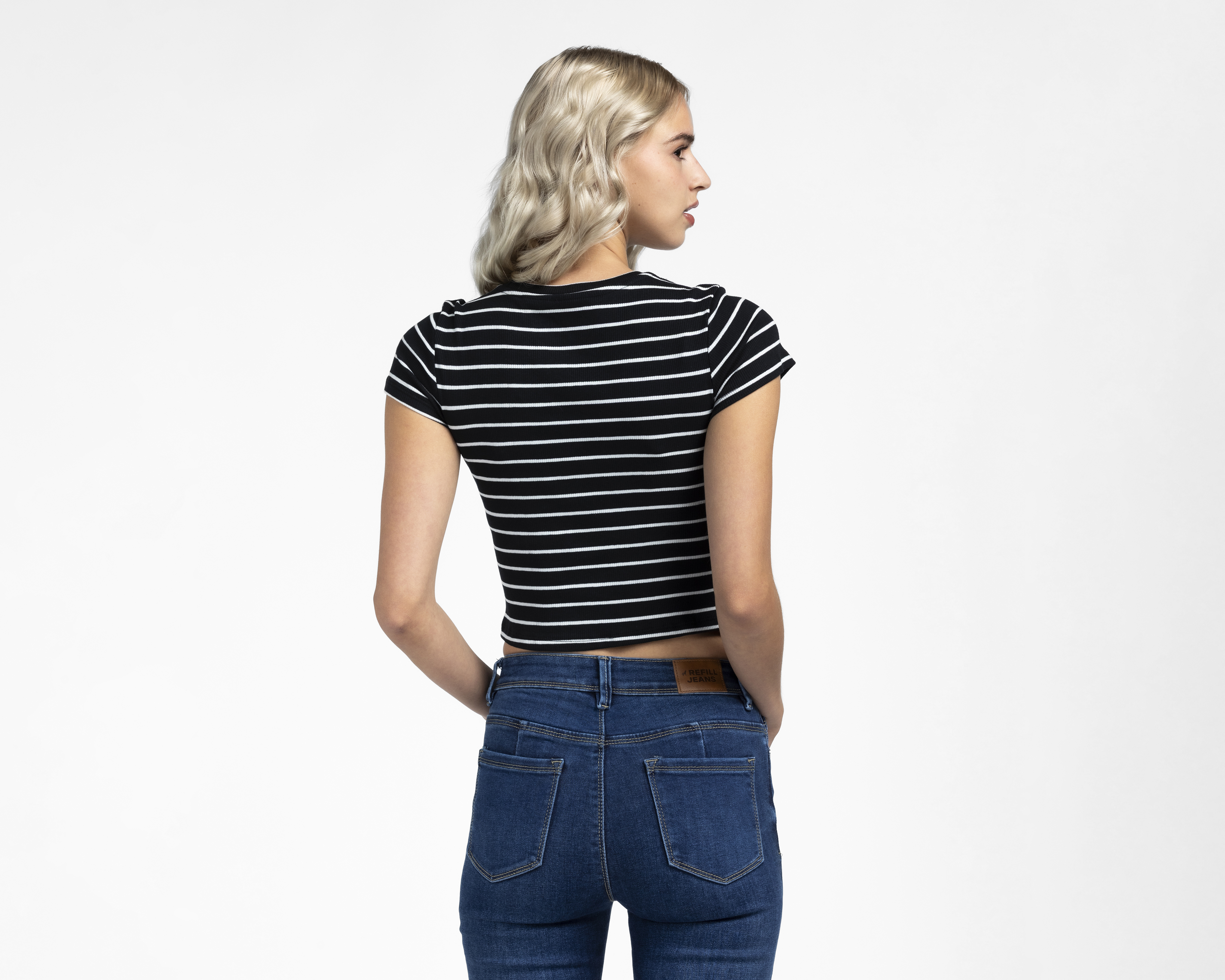 Foto 3 | Foto 3 | Playera Cuello Redondo Negra Refill para Mujer