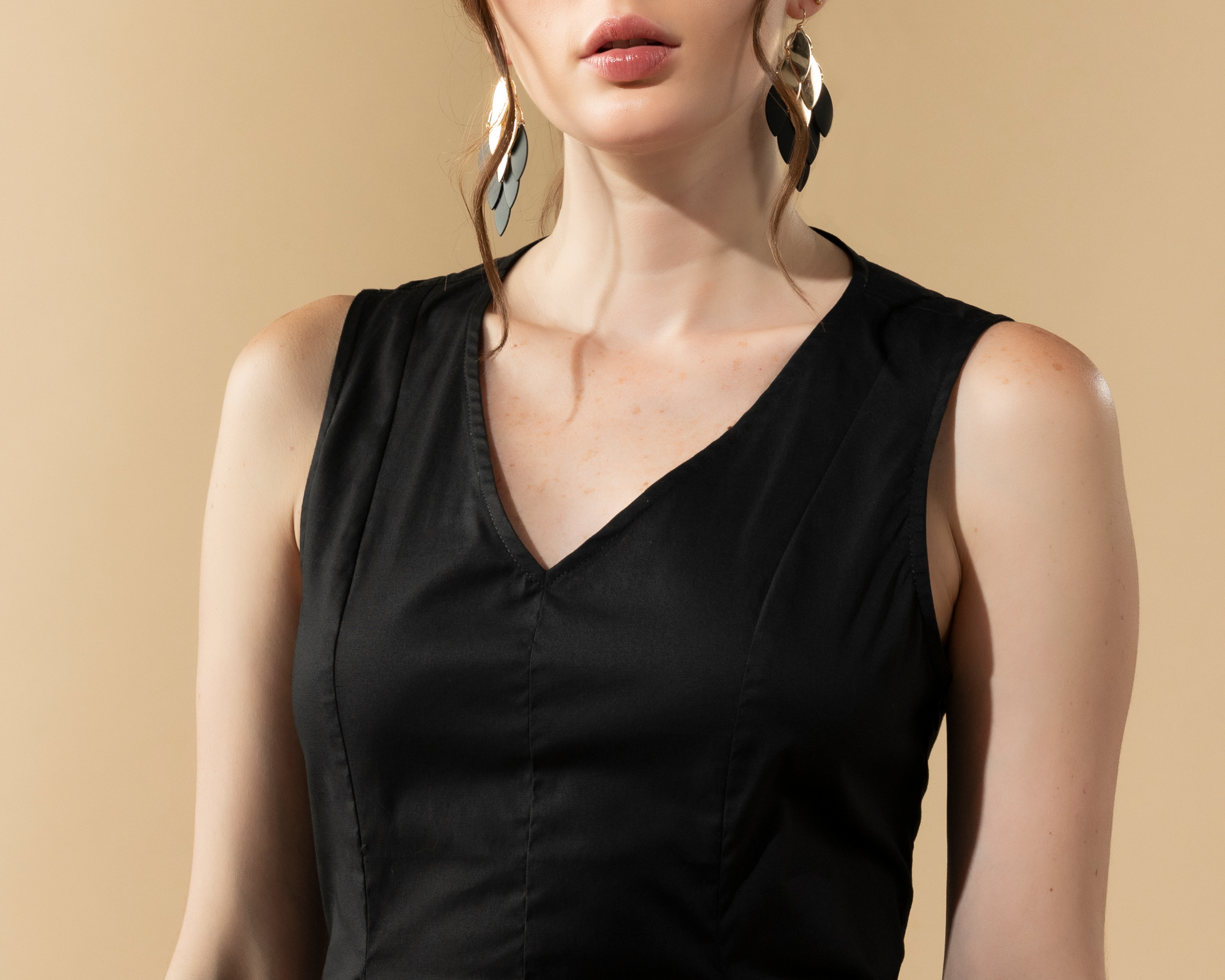 Foto 4 | Foto 4 | Blusa sin Mangas Cuello V con Pinzas Peplum Sahara By Antonio Gutierrez para Mujer