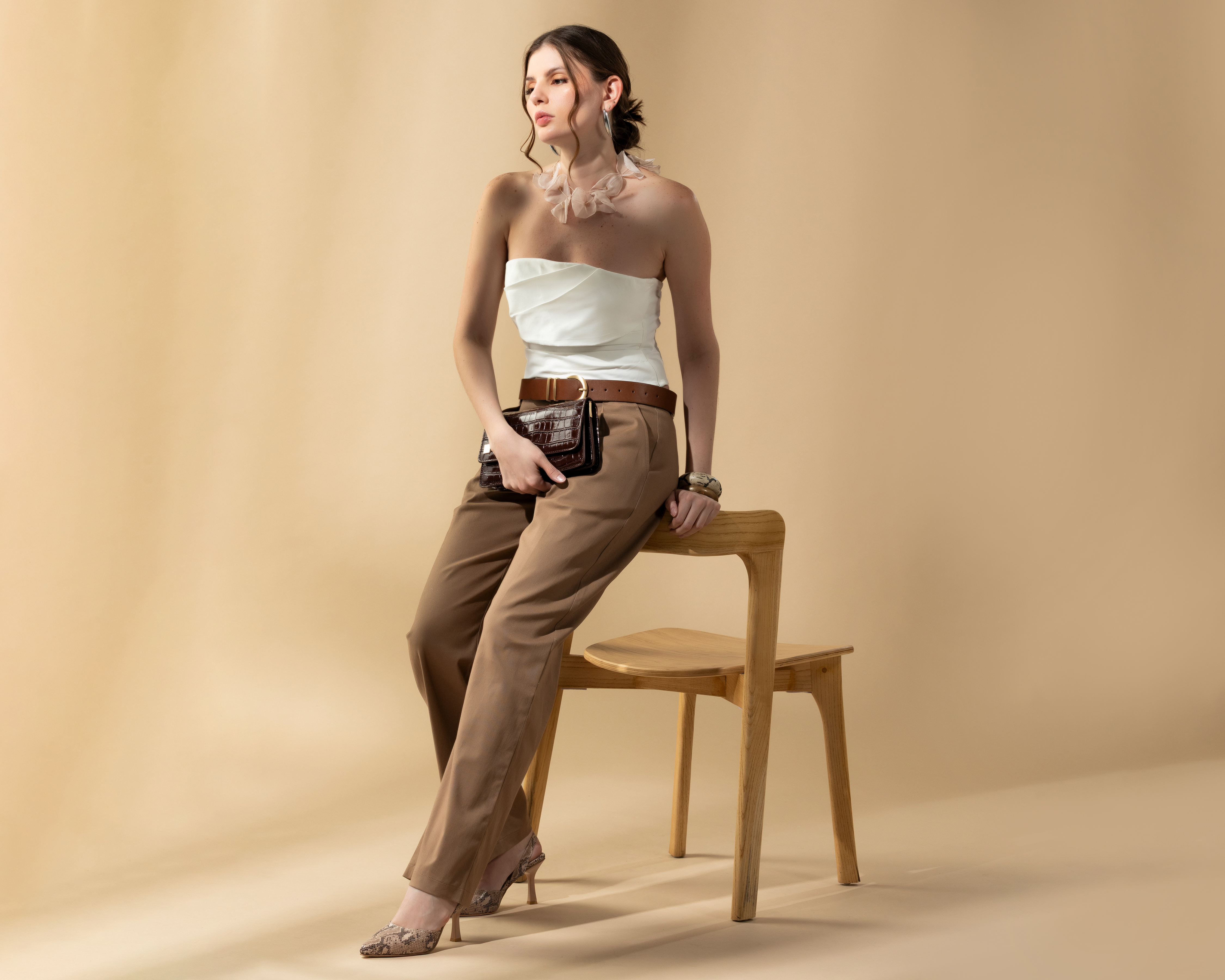 Foto 1 | Foto 1 | Pantalón Gabardina con Pinzas y Cruce en Pretina Sahara By Antonio Gutierrez para Mujer