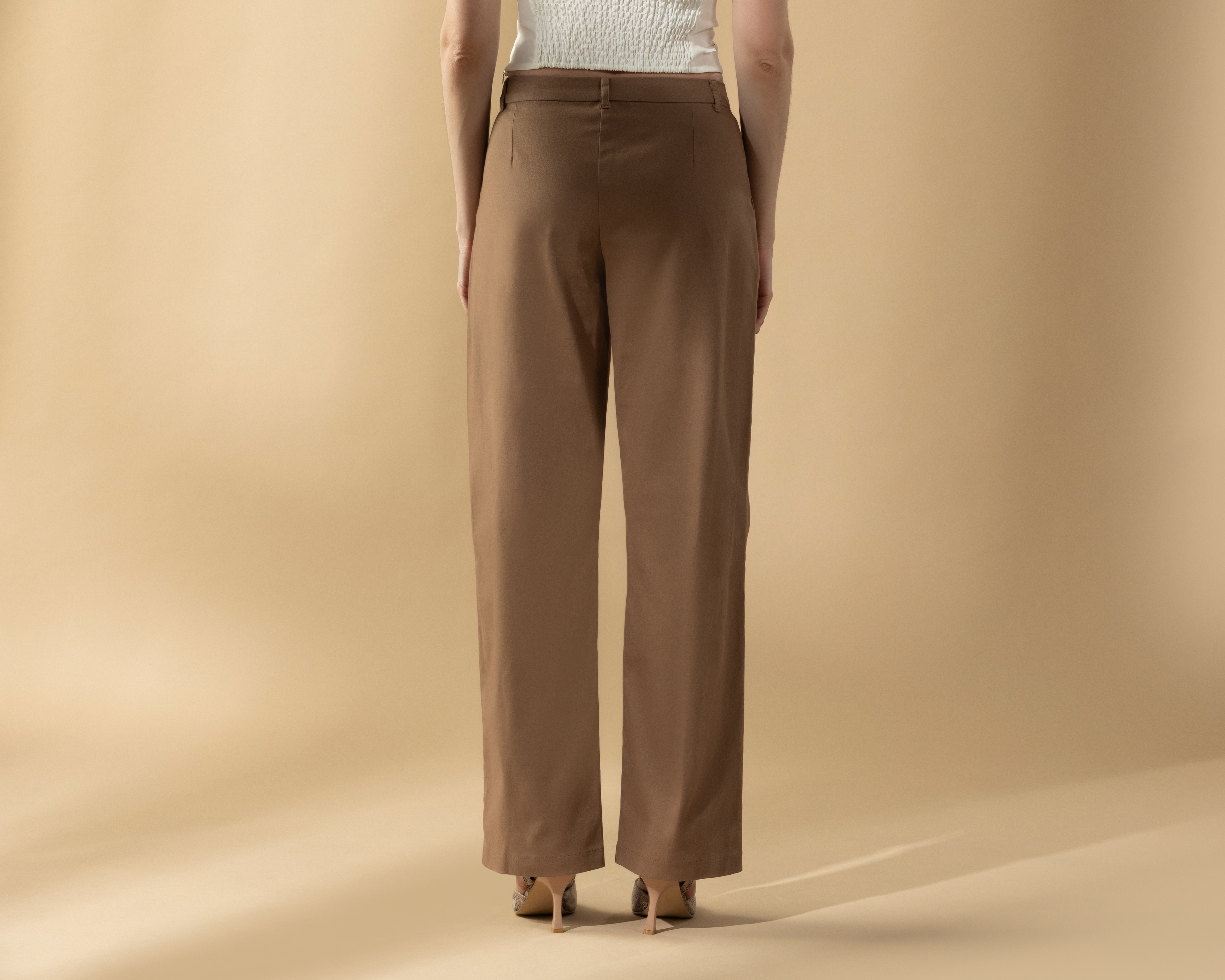 Foto 4 pulgar | Foto 3 | Pantalón Gabardina con Pinzas y Cruce en Pretina Sahara By Antonio Gutierrez para Mujer