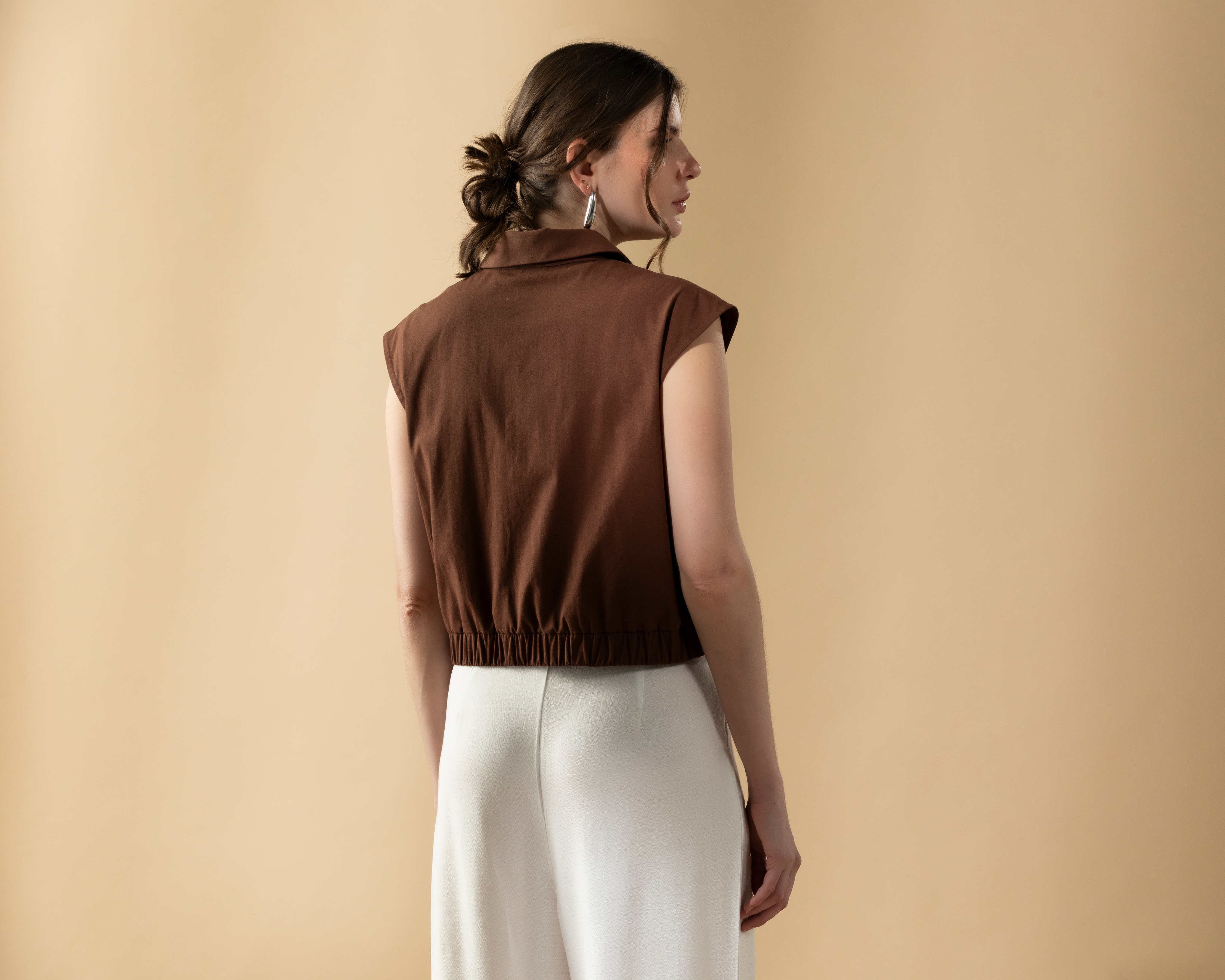 Foto 4 pulgar | Foto 3 | Blusa sin Mangas Camisera con Resorte en Ruedo Sahara By Antonio Gutierrez para Mujer