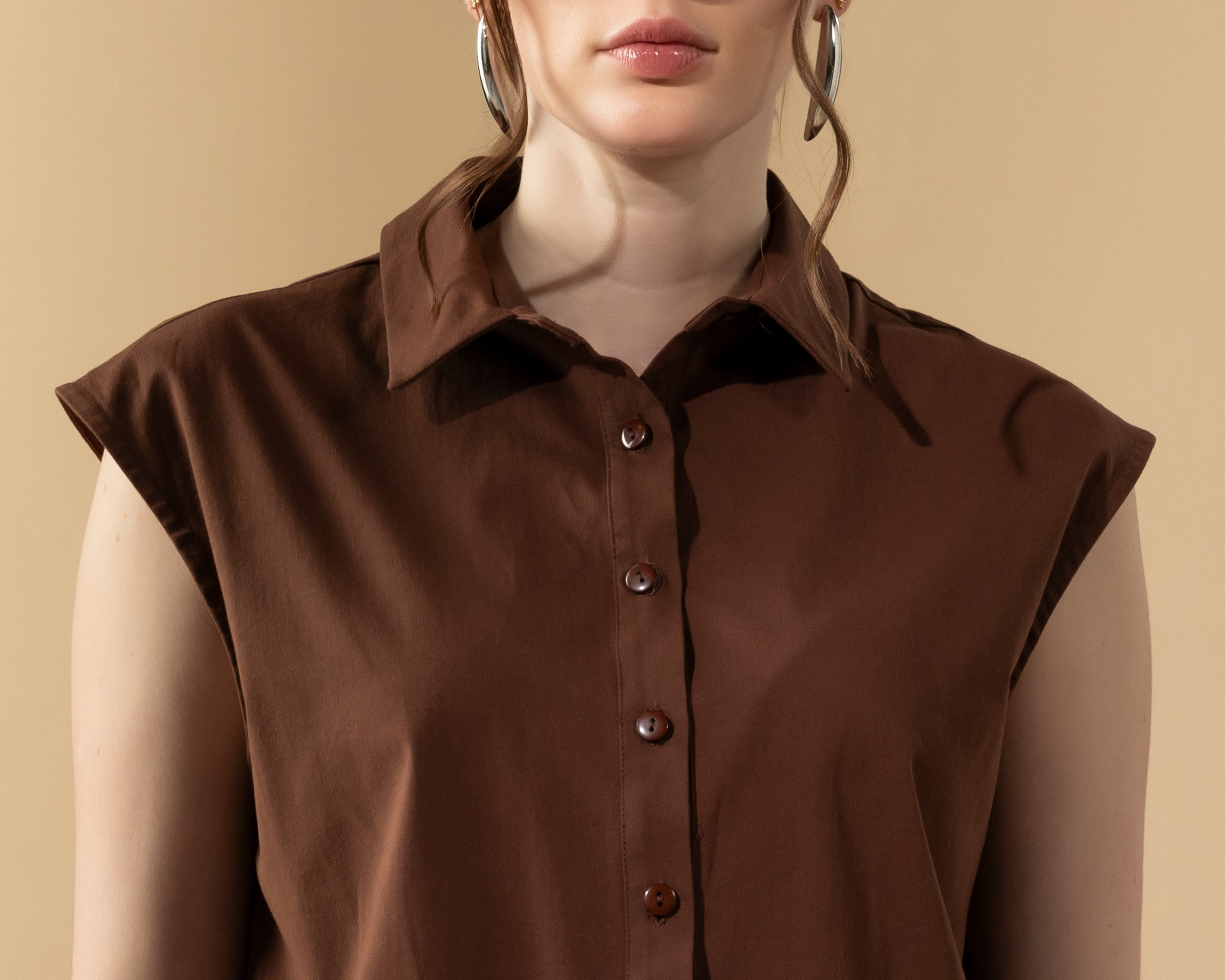 Foto 5 pulgar | Foto 4 | Blusa sin Mangas Camisera con Resorte en Ruedo Sahara By Antonio Gutierrez para Mujer