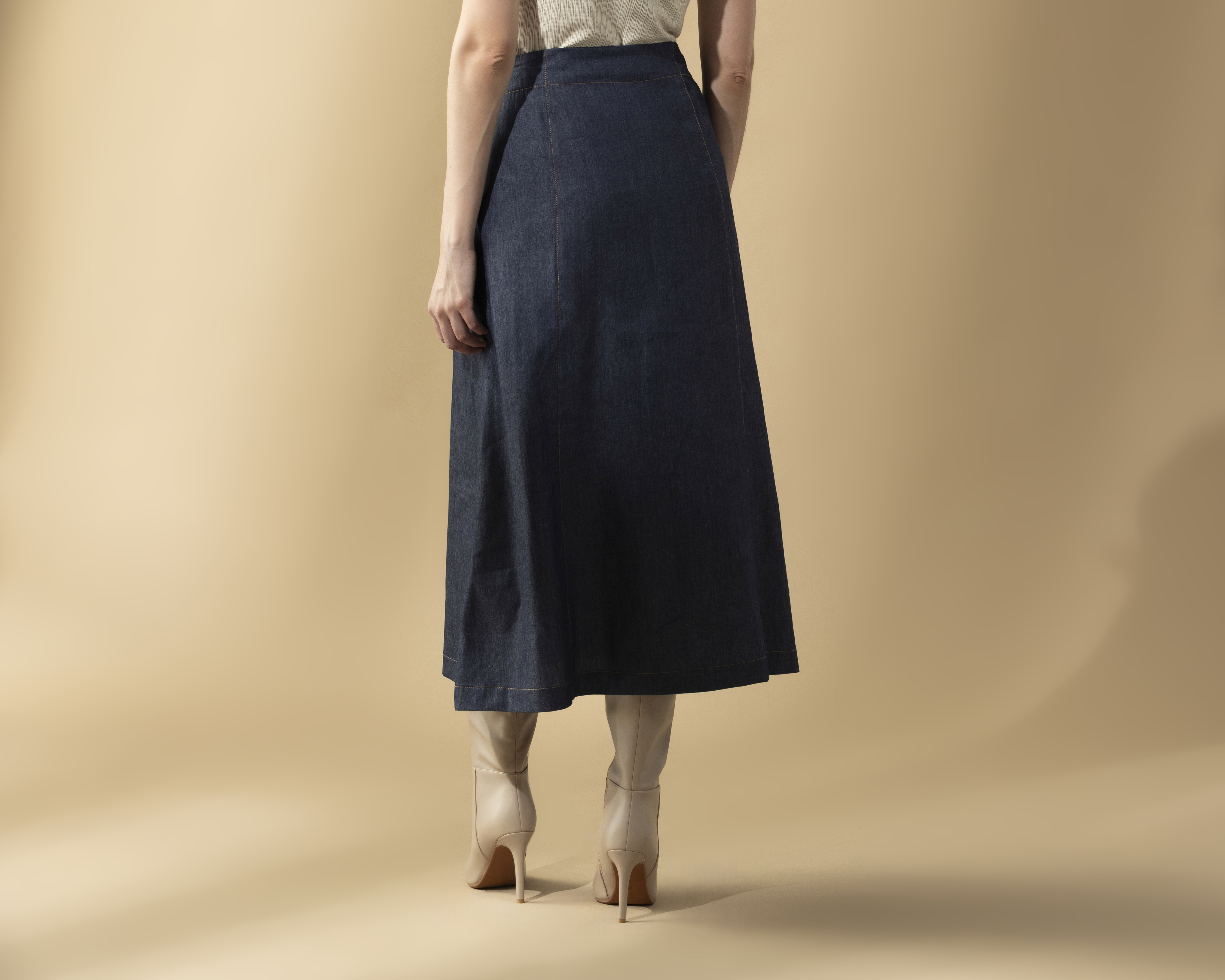 Foto 4 pulgar | Foto 3 | Falda Midi Denim Pespunte en Contraste Sahara By Antonio Gutierrez para Mujer