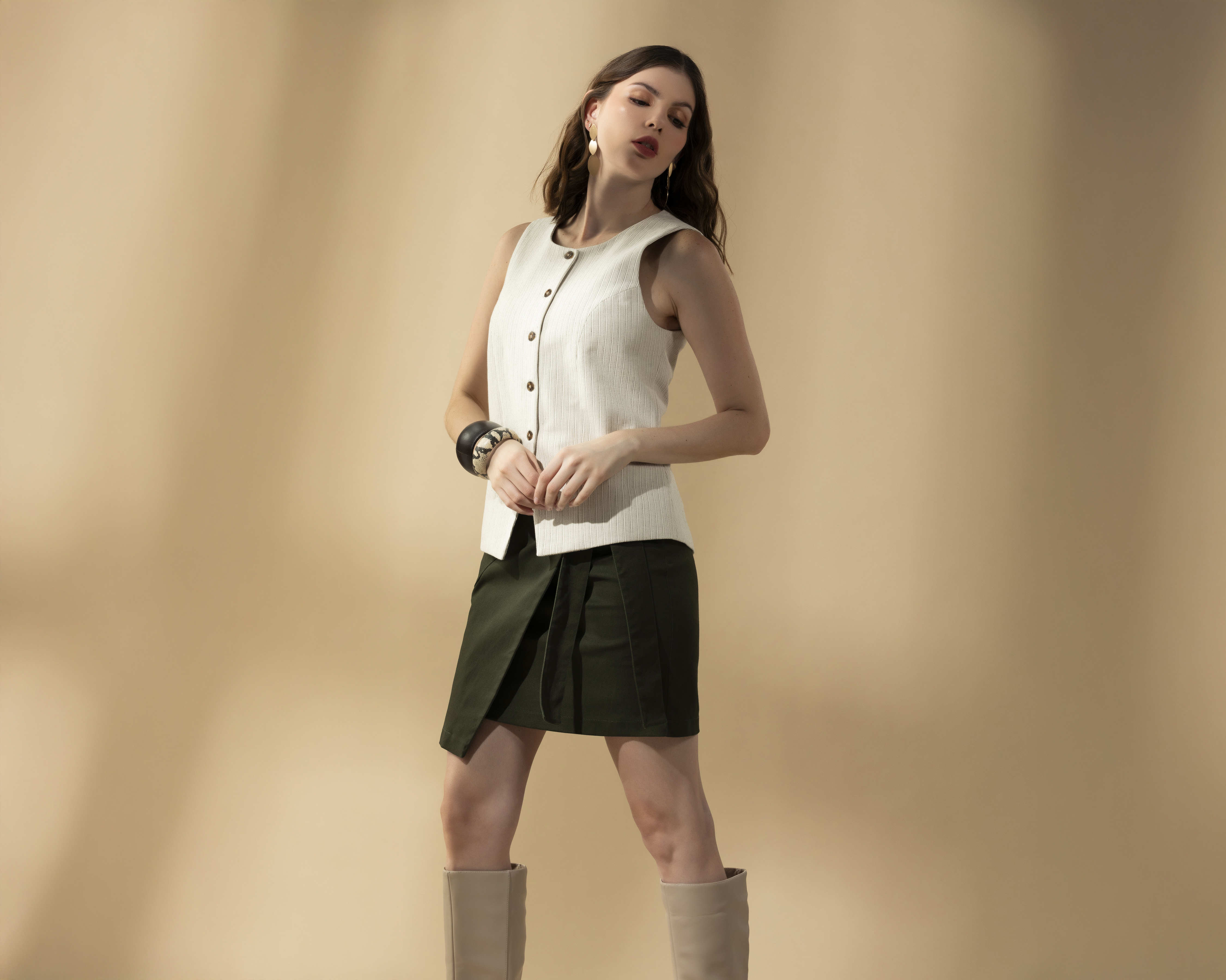 Foto 2 pulgar | Foto 1 | Falda Corta Sahara Verde para Mujer
