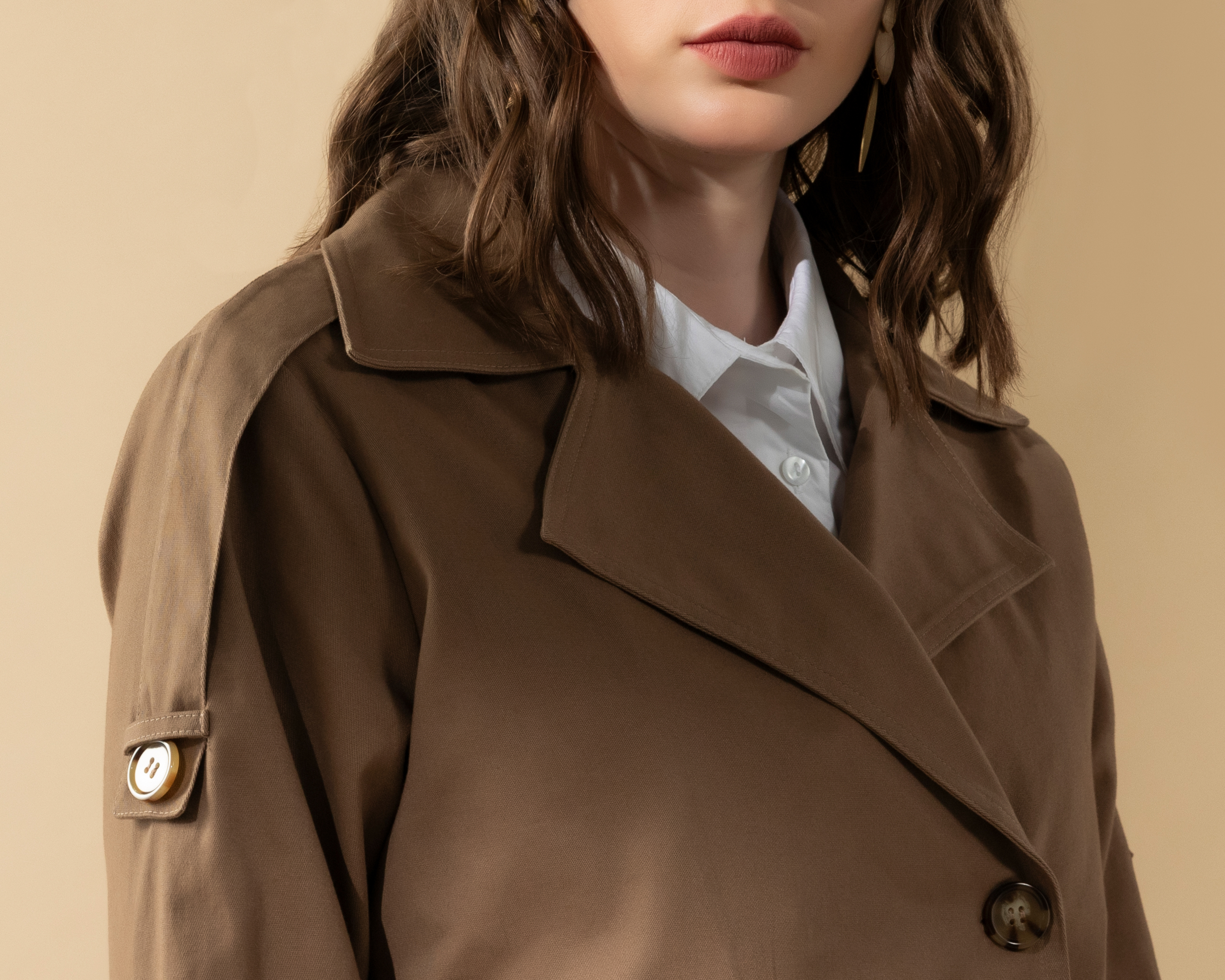 Foto 4 | Foto 4 | Trench Crop Trabilla en Hombro Sahara By Antonio Gutierrez para Mujer