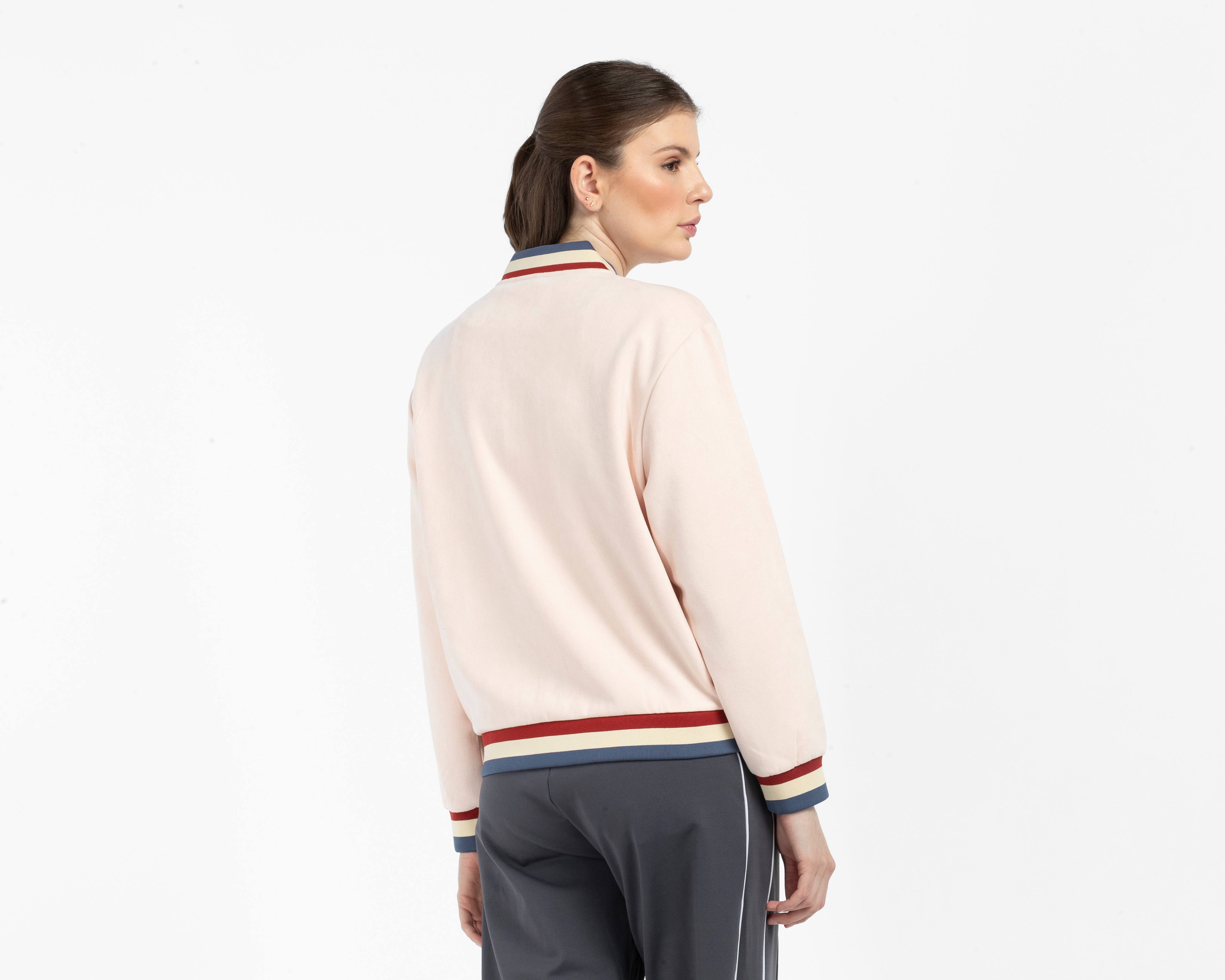 Foto 4 pulgar | Foto 3 | Chamarra Deportiva Champion para Mujer