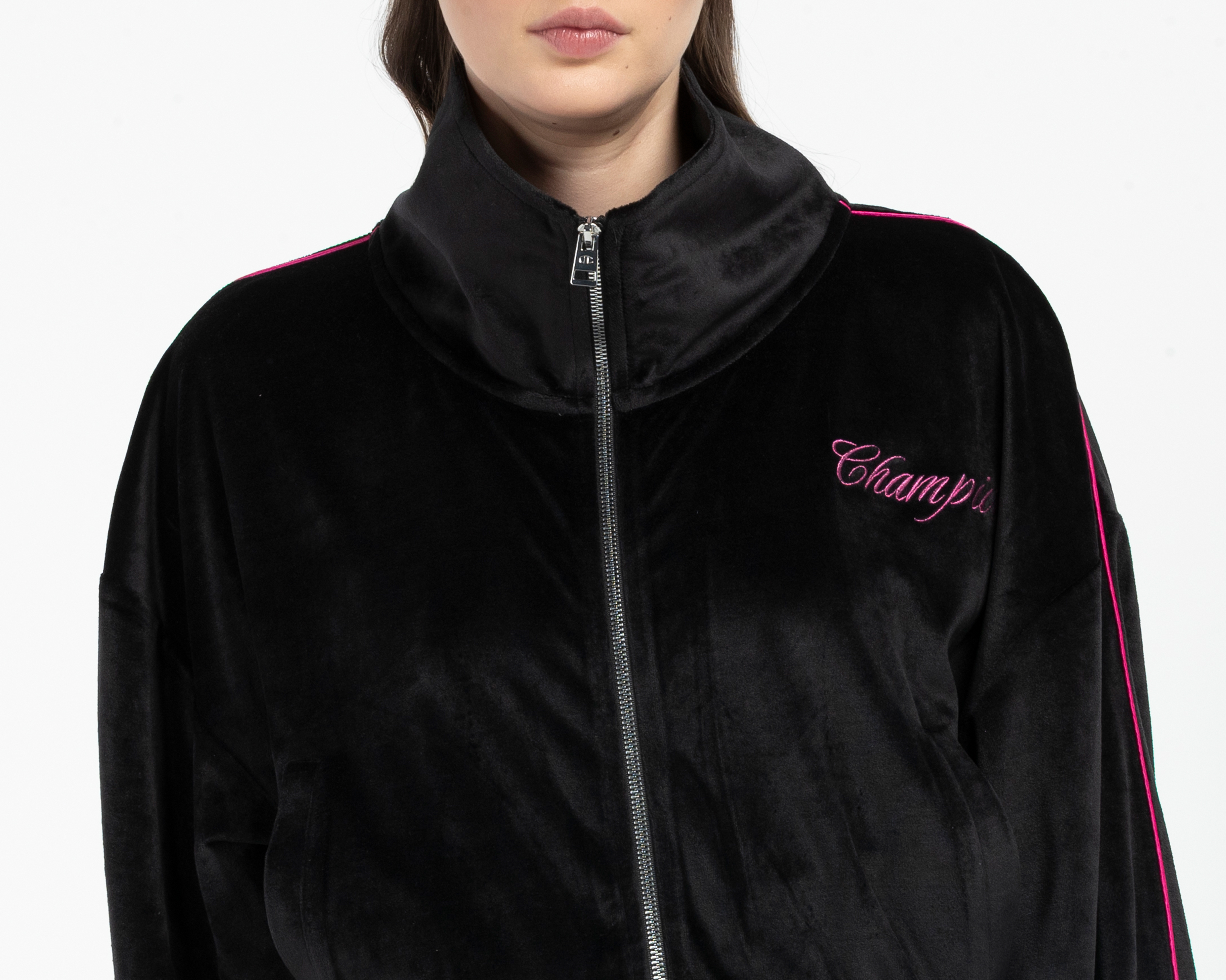 Foto 5 pulgar | Foto 4 | Chamarra Deportiva Champion para Mujer