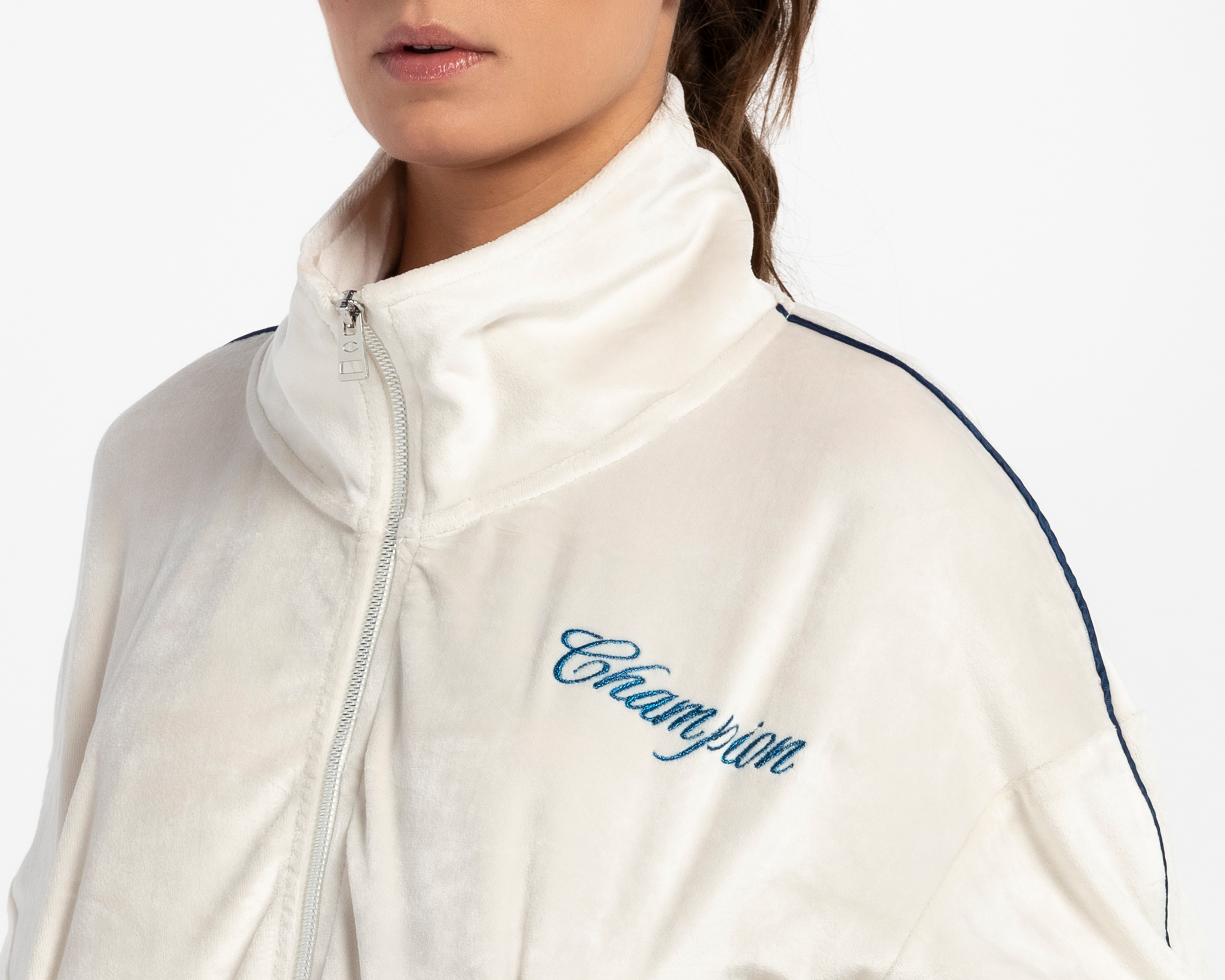 Foto 5 pulgar | Foto 4 | Chamarra Deportiva Champion para Mujer