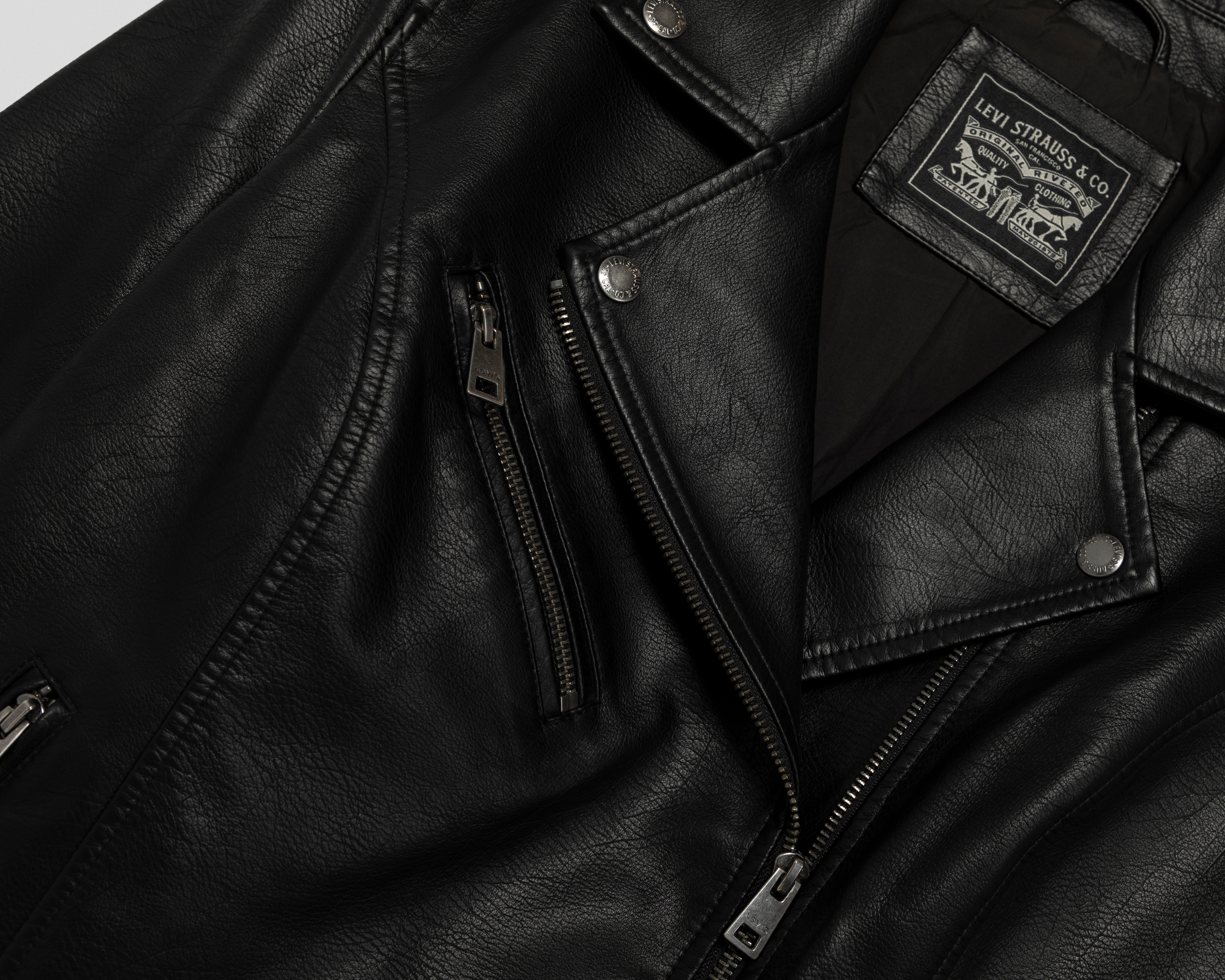 Foto 3 | Foto 3 | Chamarra Negra Levi's para Mujer