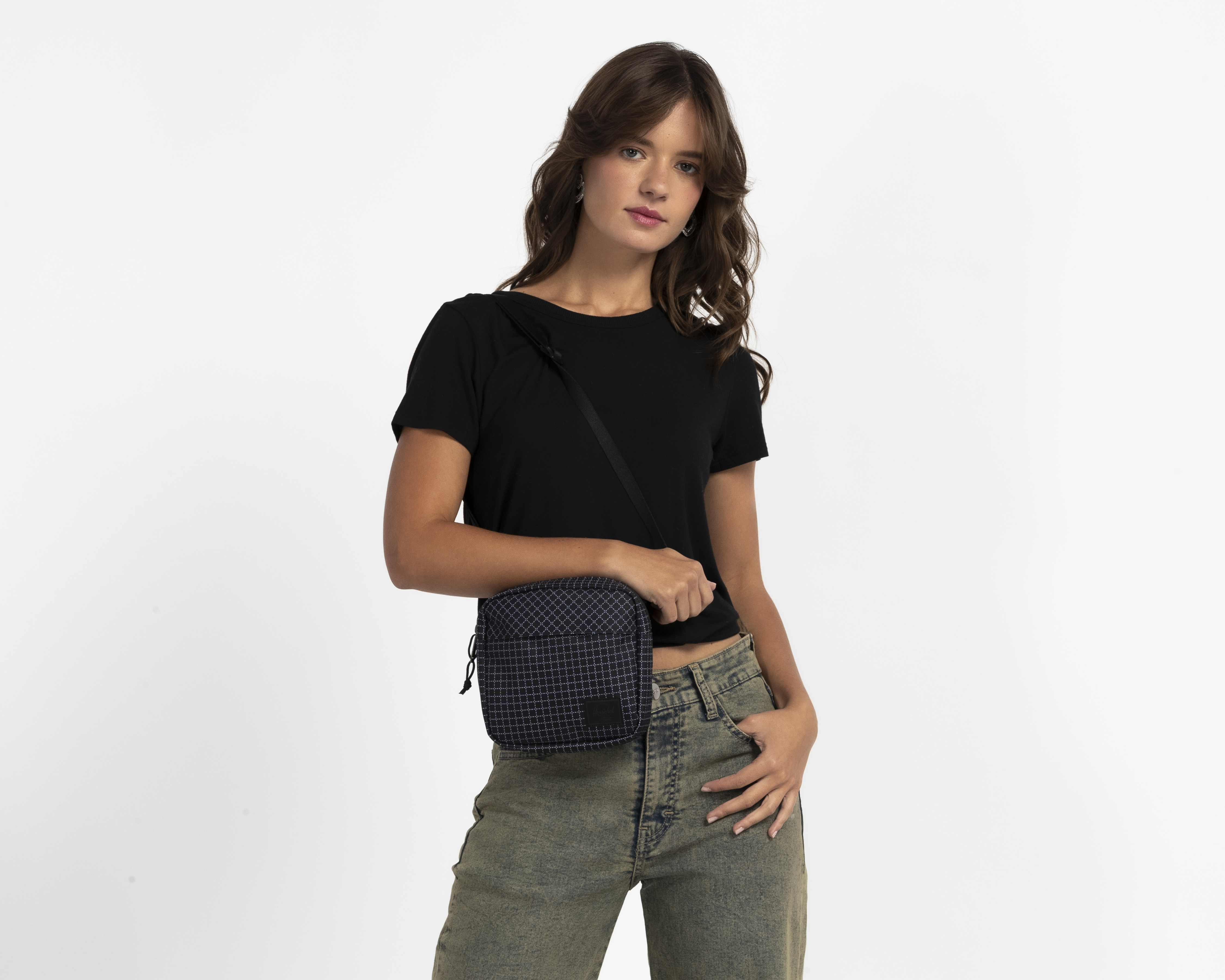 Foto 7 pulgar | Foto 6 | Bolsa Cruzada Herschel