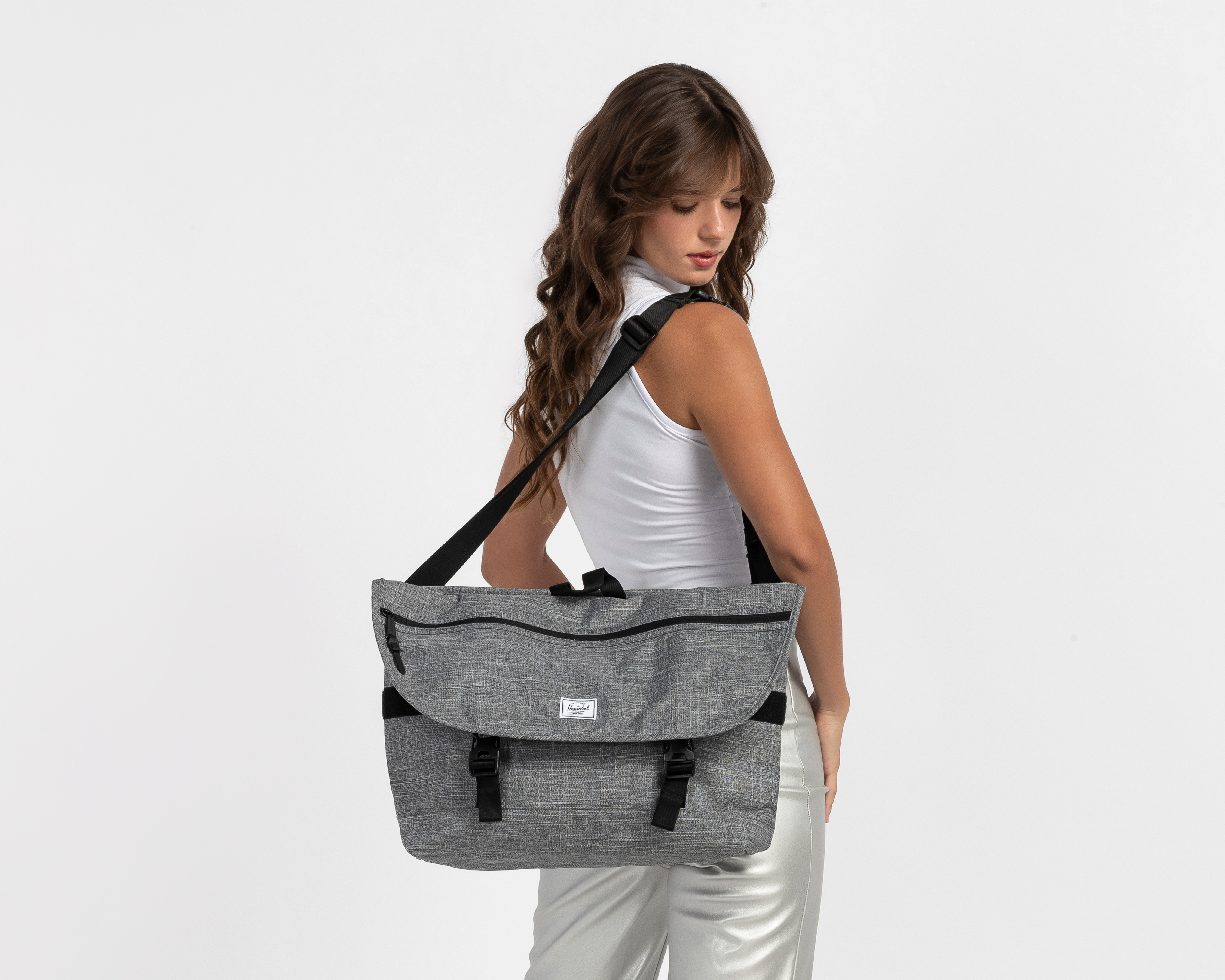 Foto 7 pulgar | Foto 6 | Bolsa Cruzada Herschel