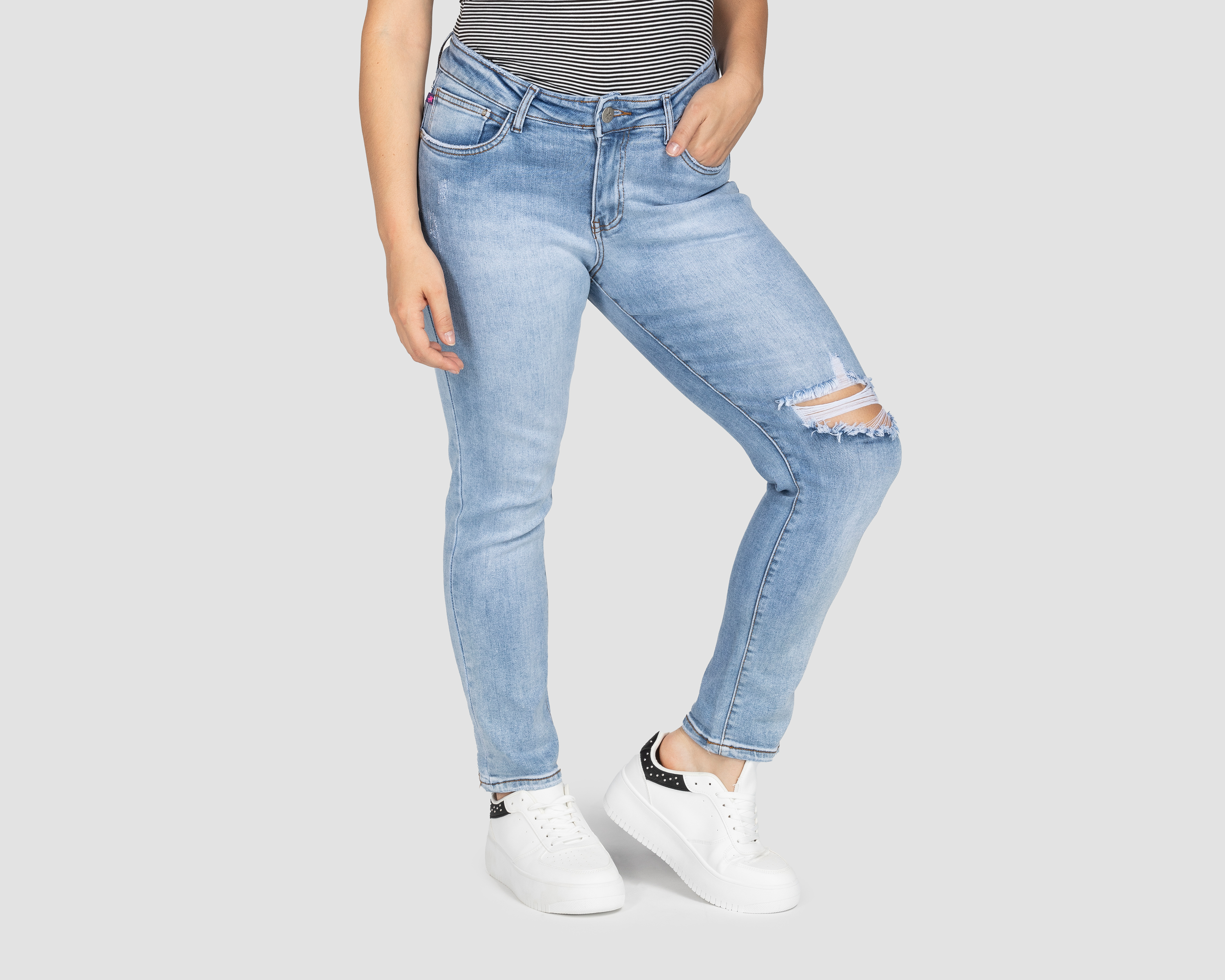 Foto 2 pulgar | Foto 1 | Jeans Skinny York Team Polo Club para Mujer