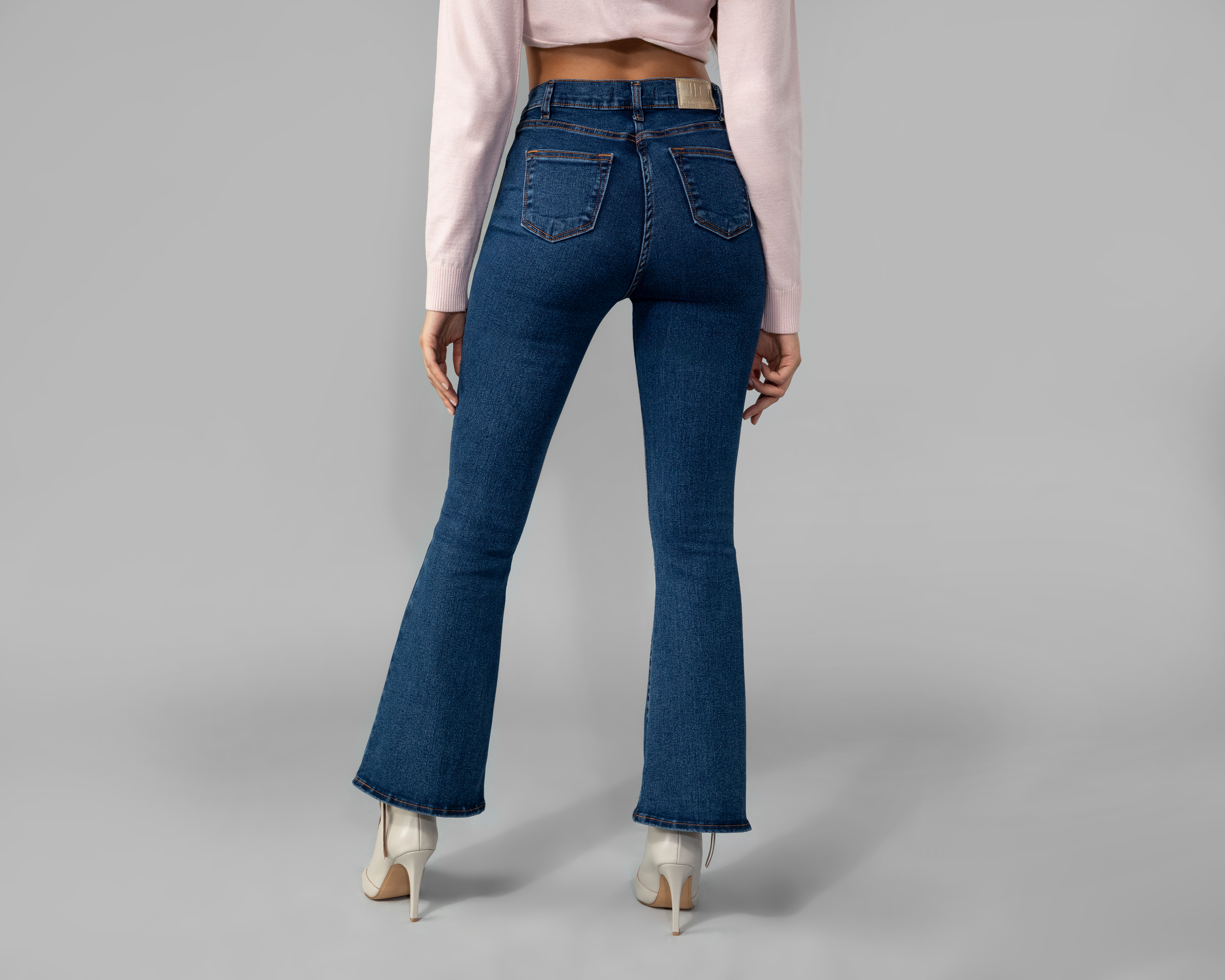 Foto 4 pulgar | Foto 3 | Jeans Flare Fit Jennifer Lopez para Mujer