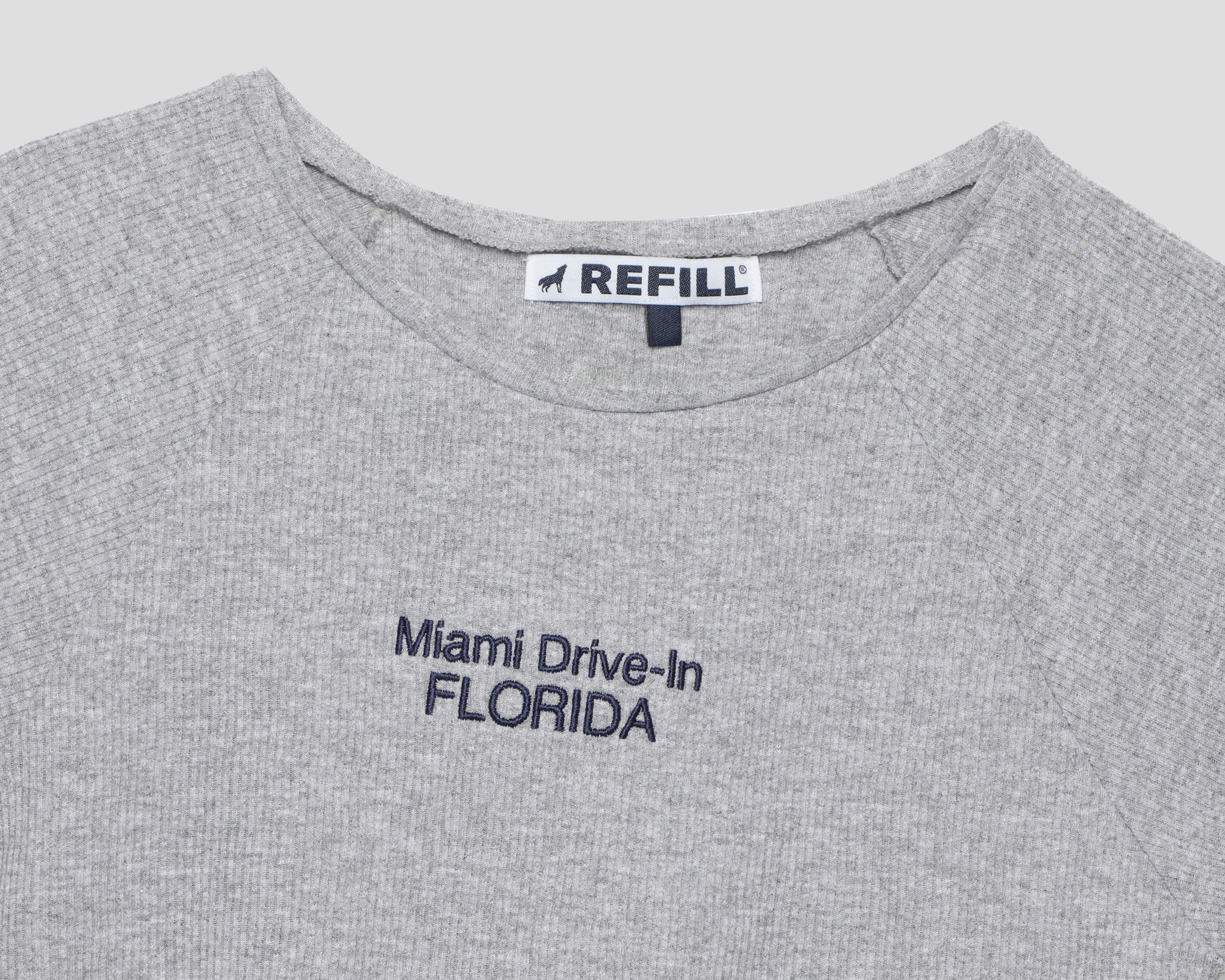 Foto 4 pulgar | Foto 3 | Playera Gris Refill para Mujer