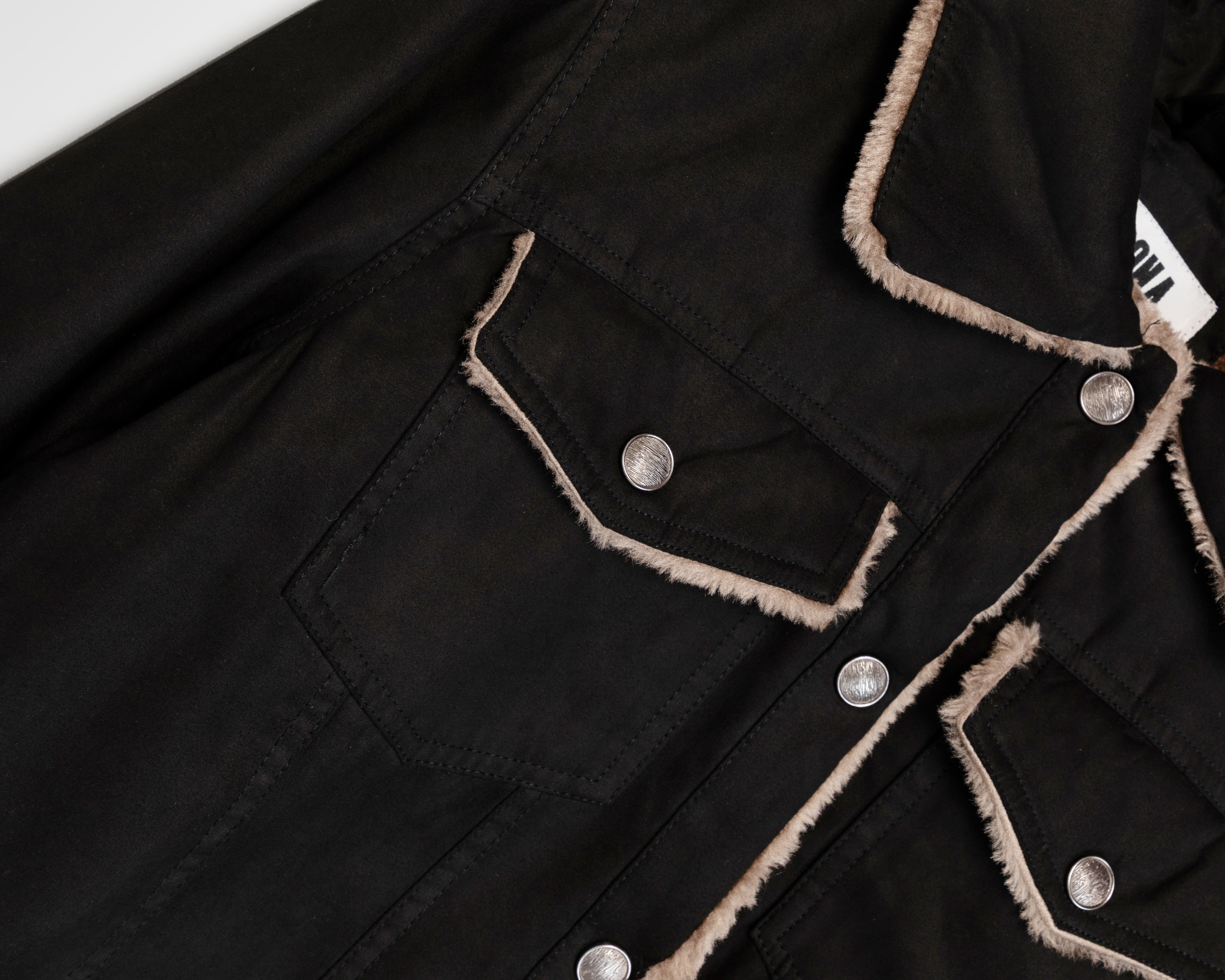 Foto 4 pulgar | Foto 3 | Chamarra Negra Strona para Mujer