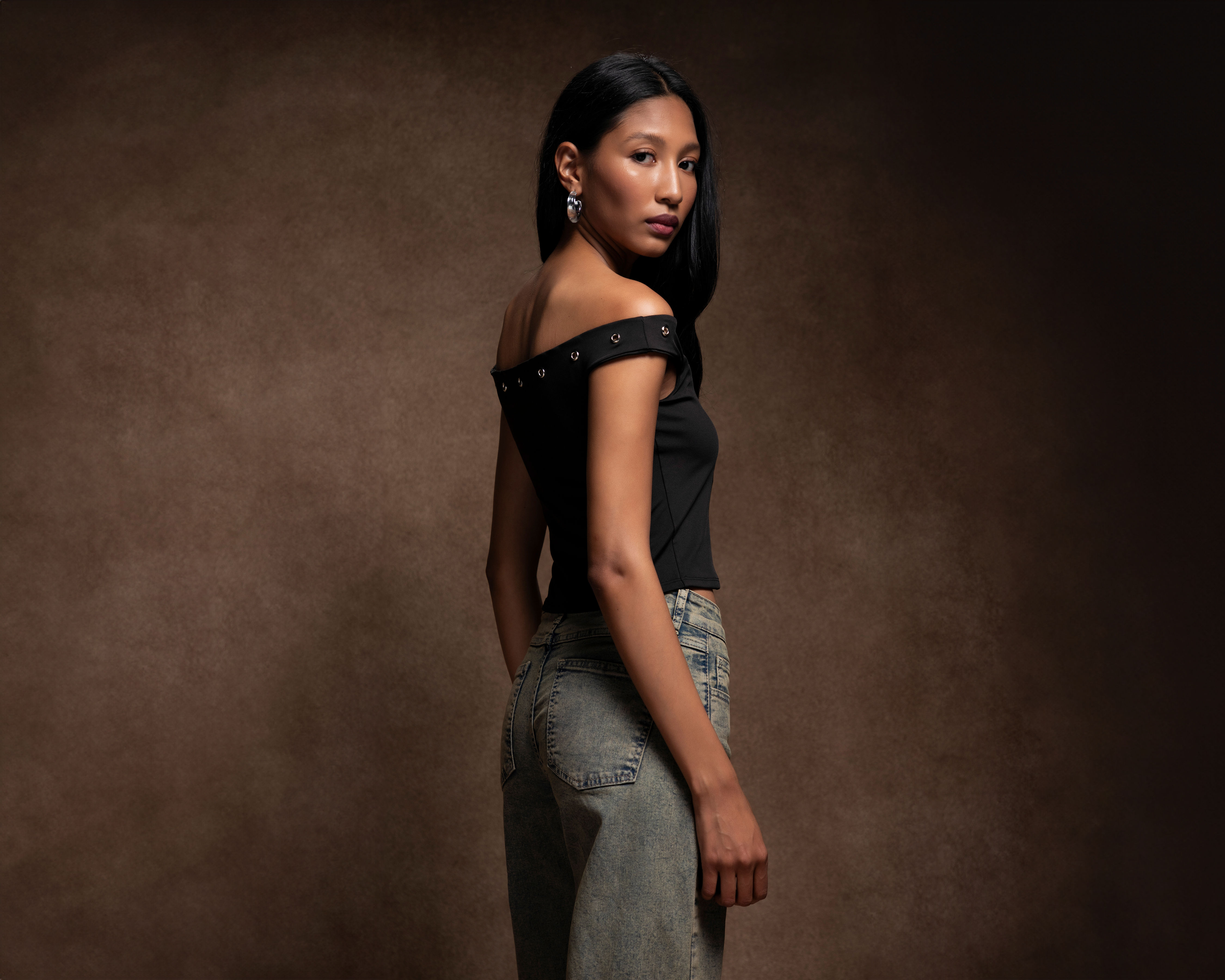 Foto 4 pulgar | Foto 3 | Playera Negra Strona para Mujer