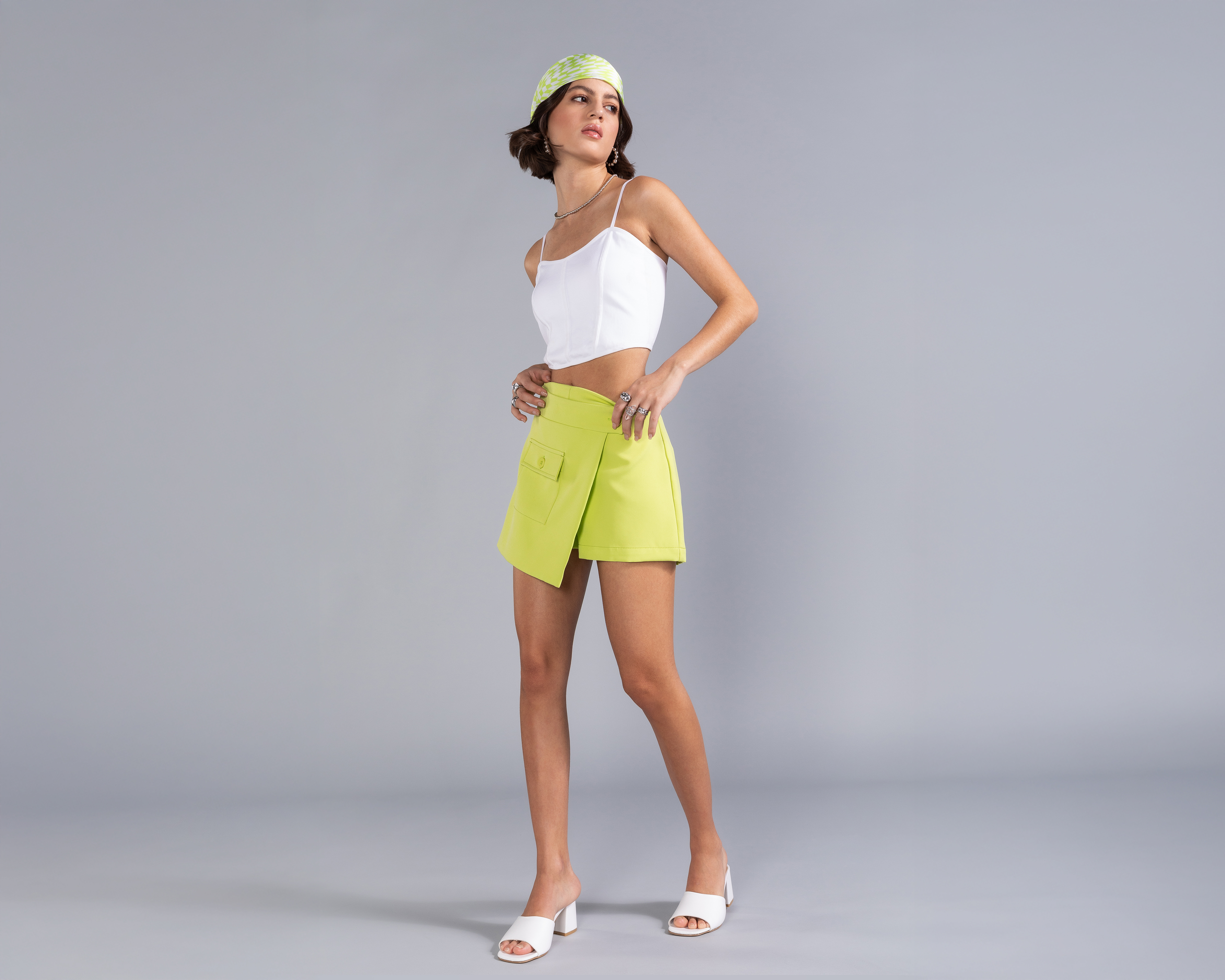 Falda Short con Bolsillo Delantero y Boton Strona para Mujer