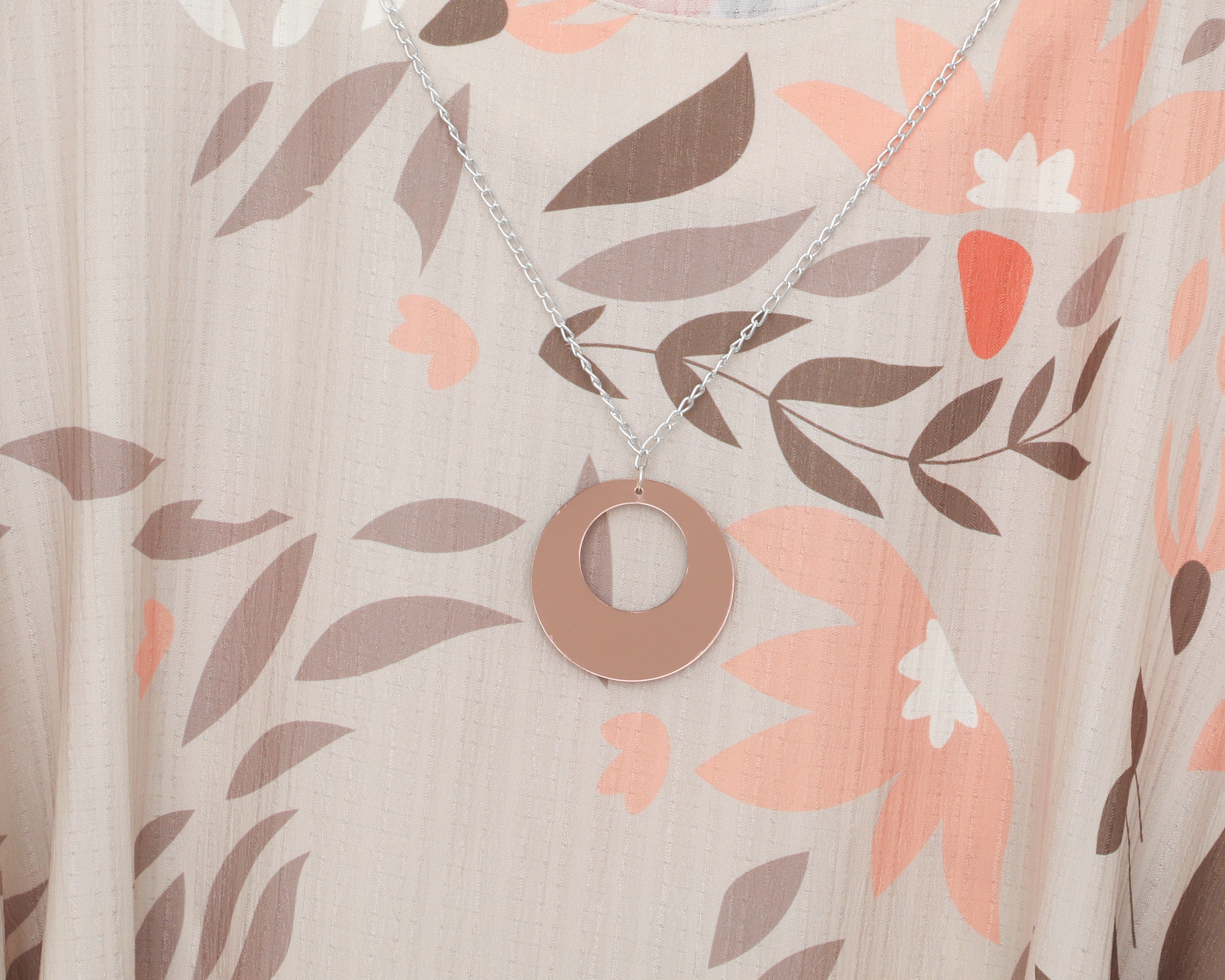 Foto 3 | Foto 3 | Blusa con Collar Paloma para Mujer