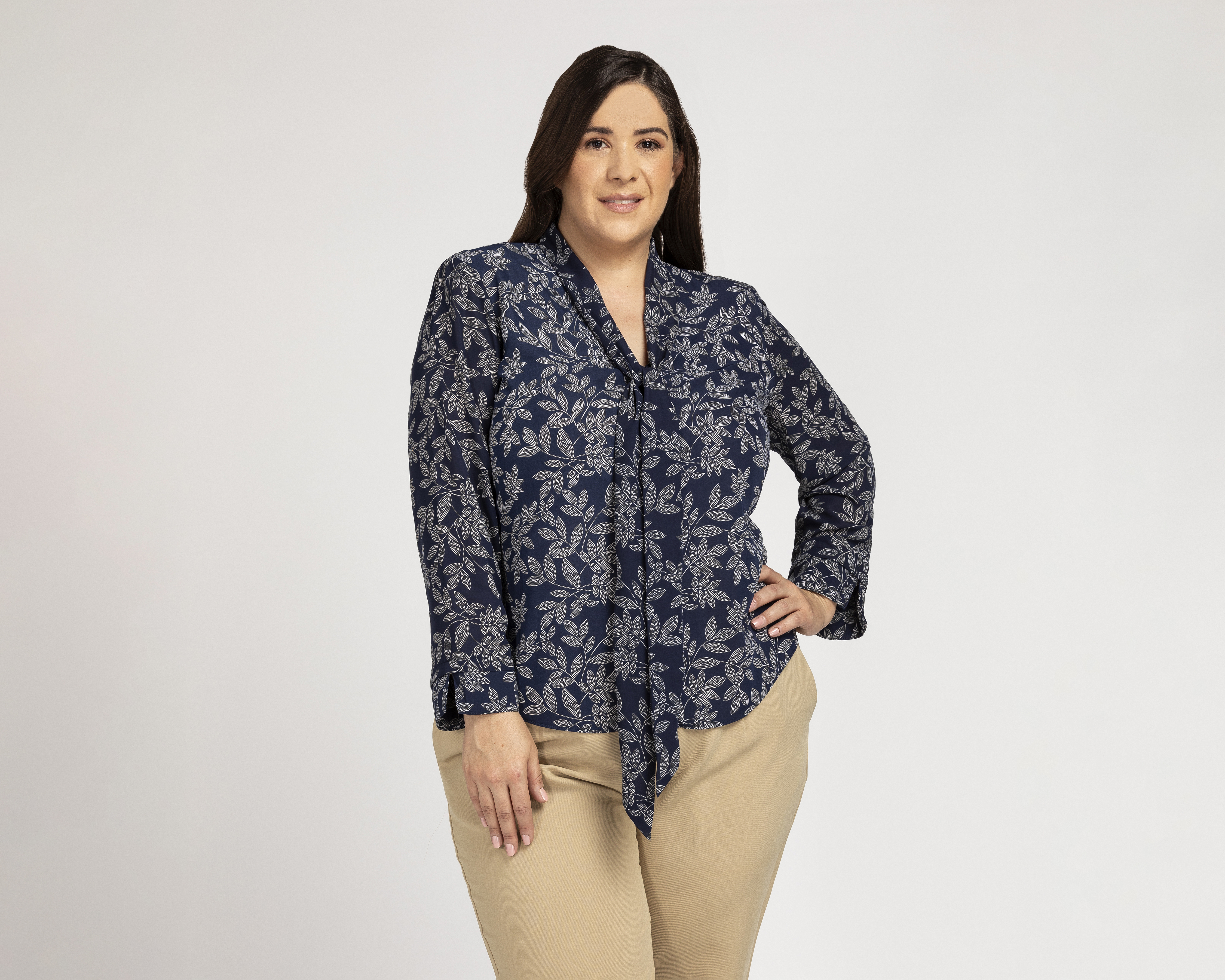 Blusa Paloma Manga Larga con Botones y Corbata