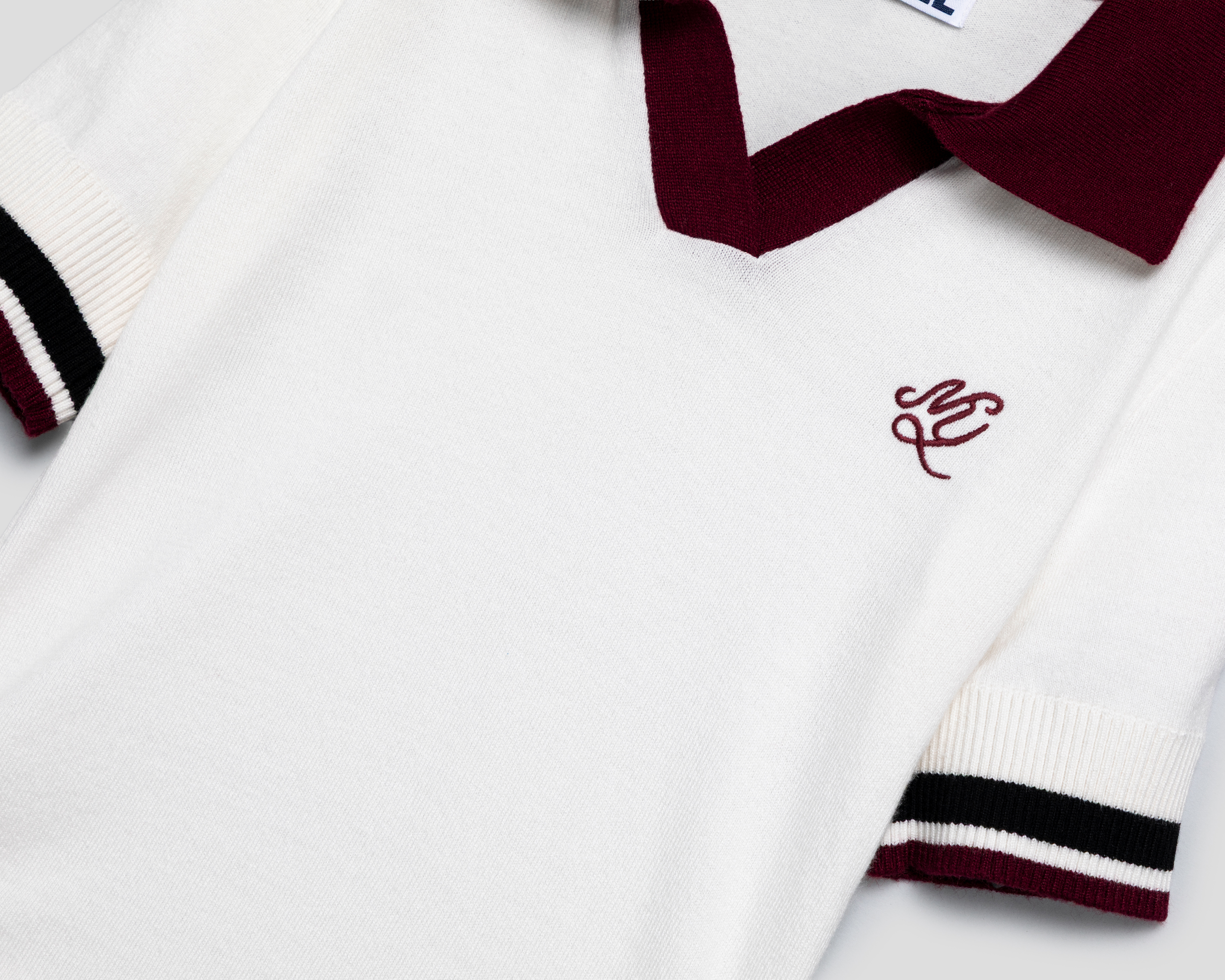 Foto 4 pulgar | Foto 3 | Playera Polo Refill Cuello V Blanca para Mujer