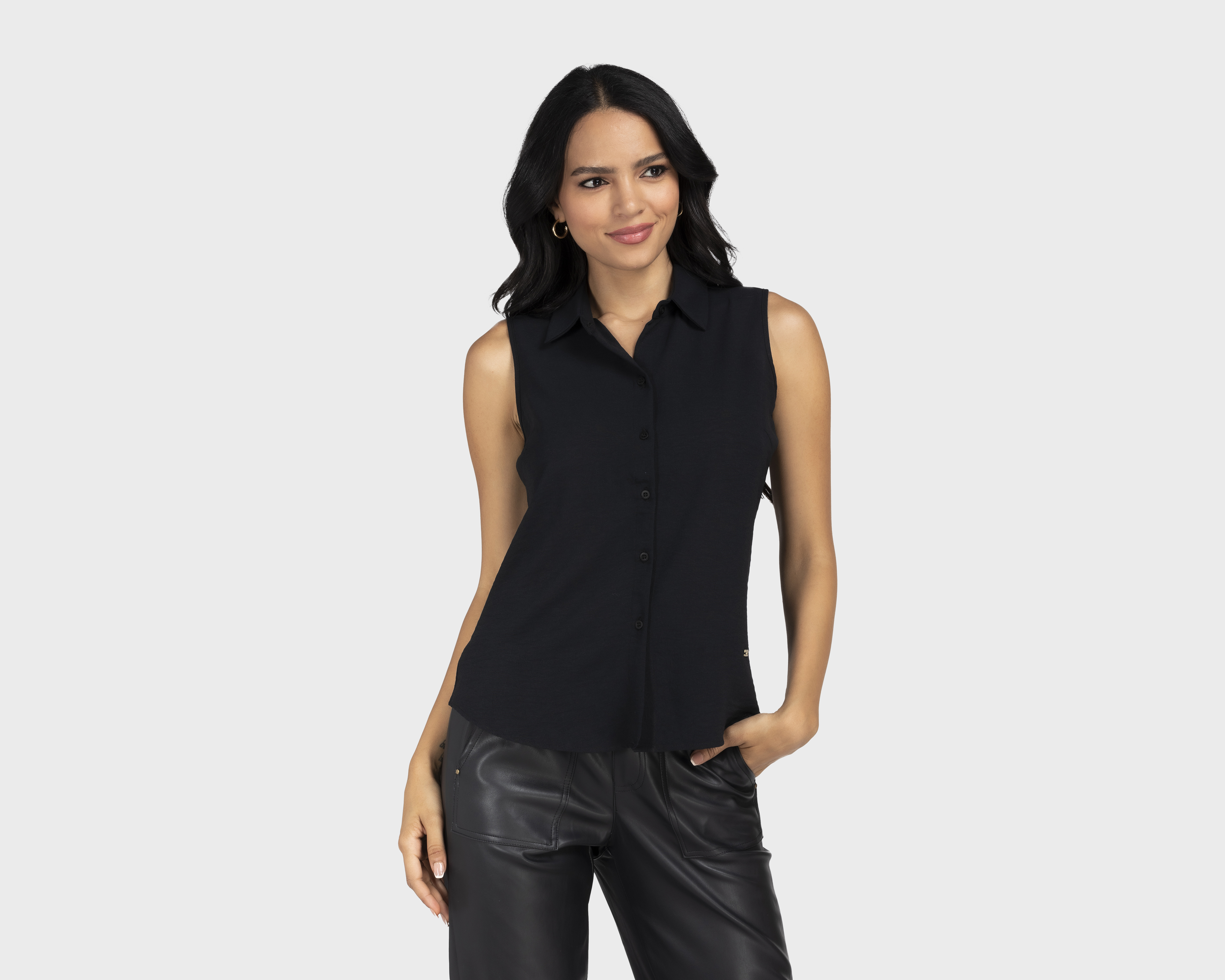 Foto 2 pulgar | Foto 1 | Blusa Jennifer Lopez sin Mangas con Botones