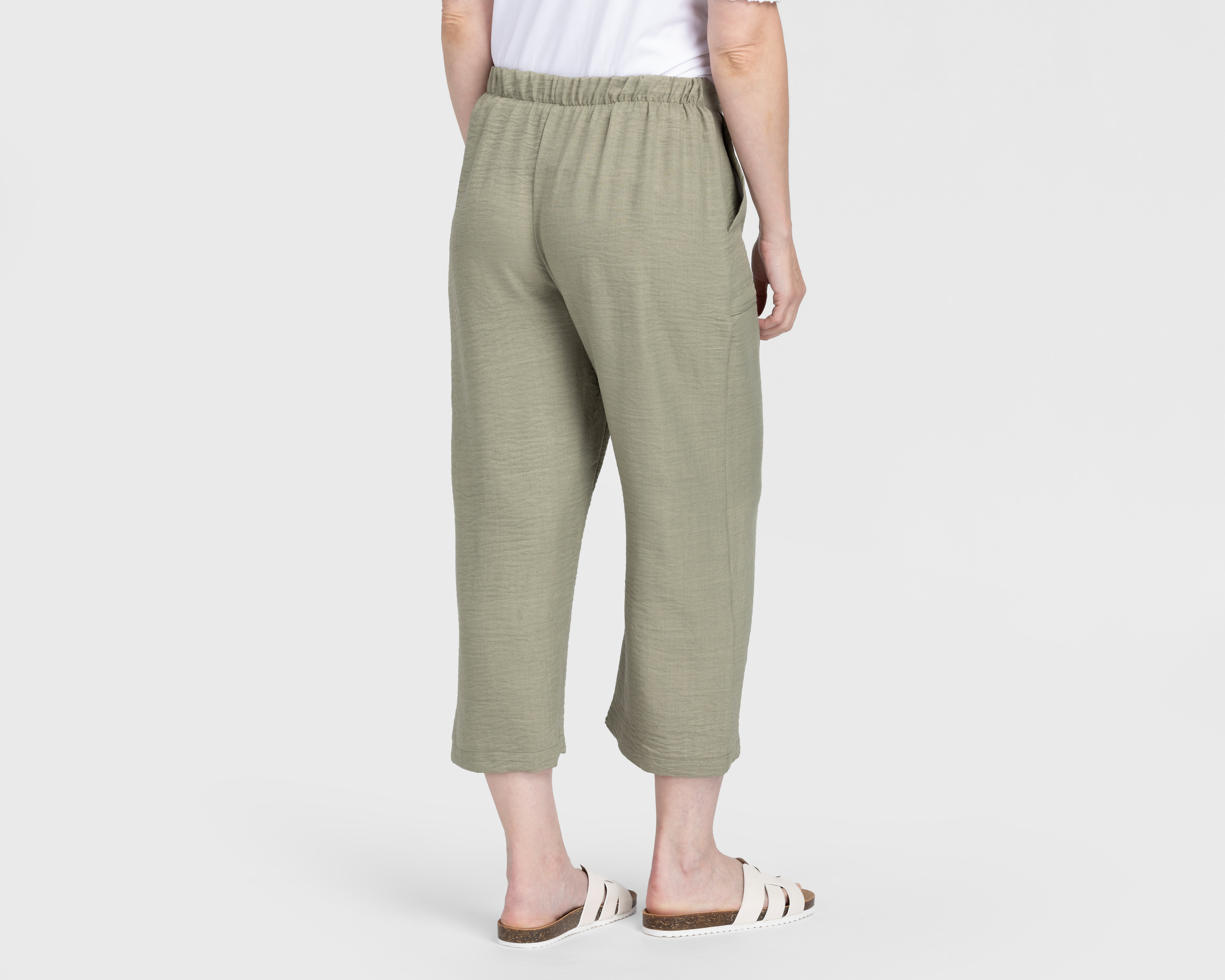 Foto 4 pulgar | Foto 3 | Pantalón Capri Sahara Verde para Mujer