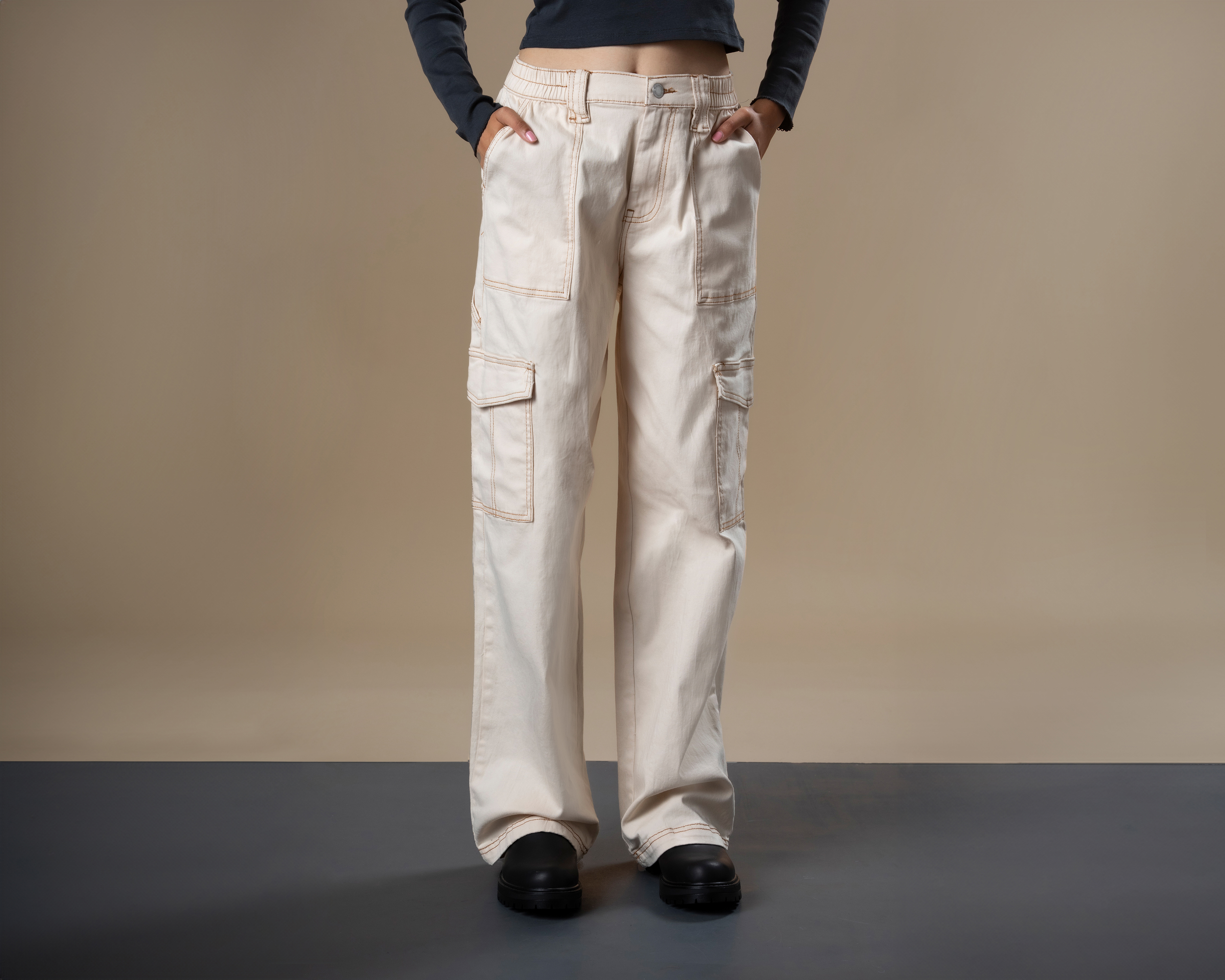 Foto 3 pulgar | Foto 2 | Pantalón Cargo Mezclilla con Costuras Contraste Strona para Mujer