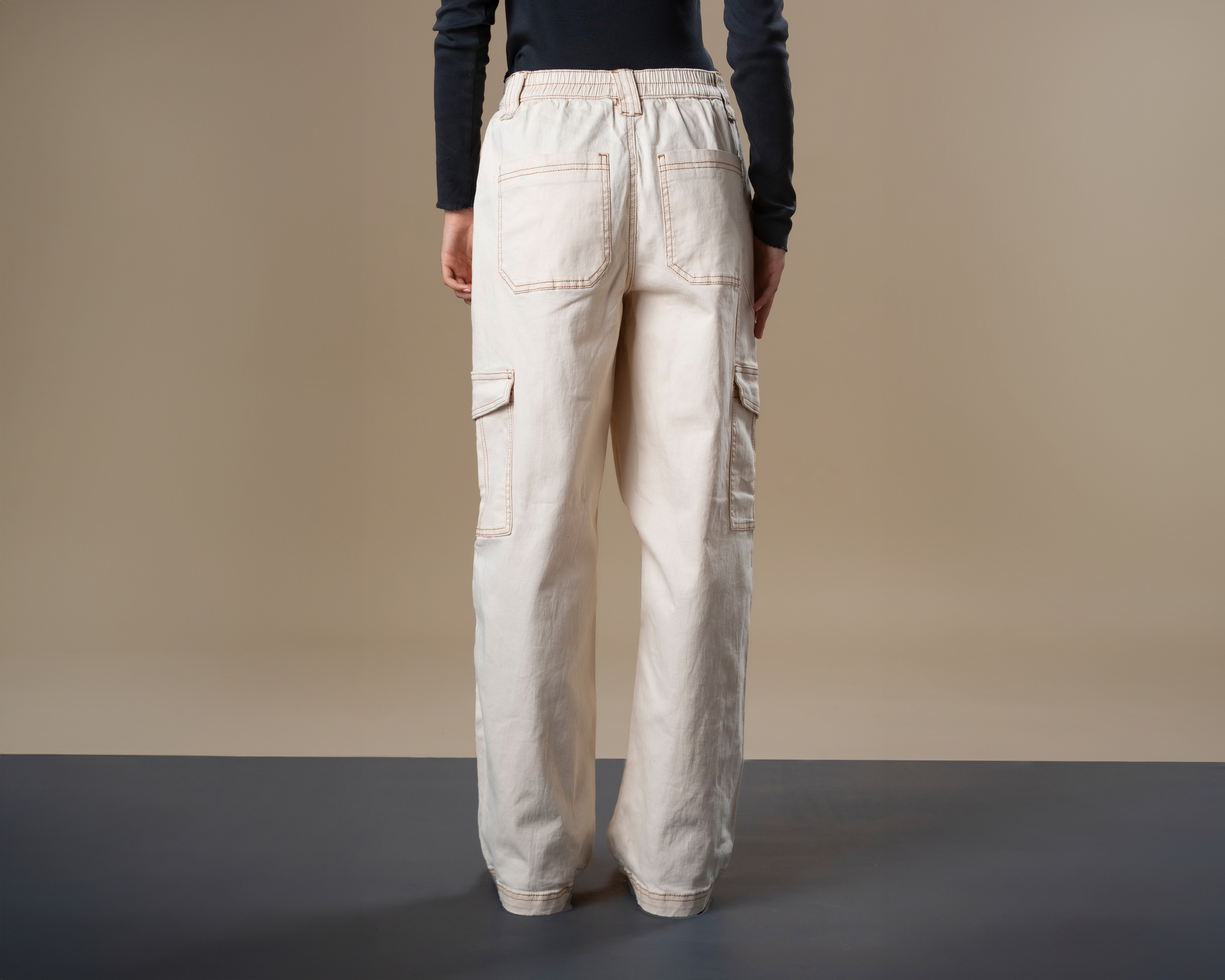 Foto 4 pulgar | Foto 3 | Pantalón Cargo Mezclilla con Costuras Contraste Strona para Mujer