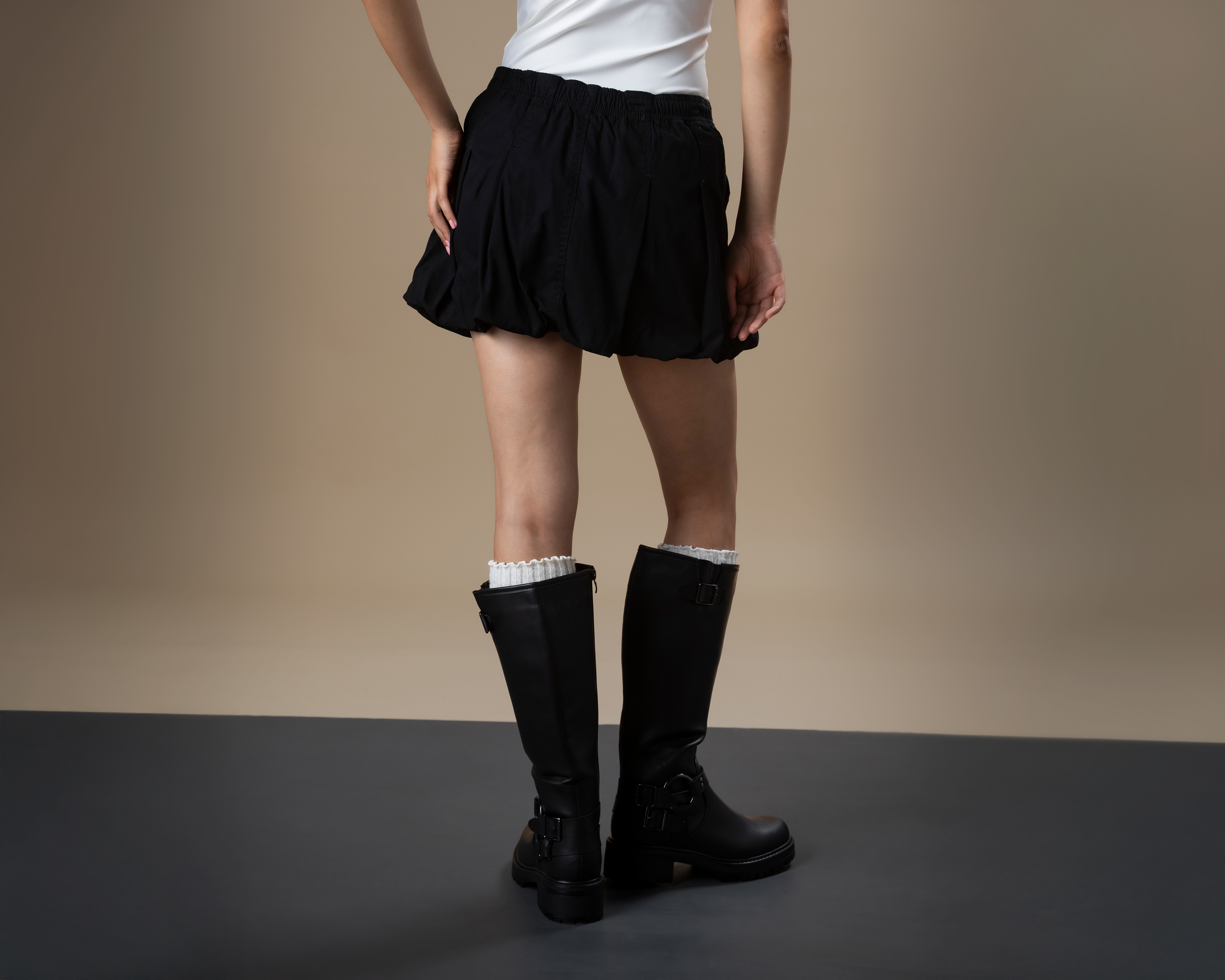 Foto 4 pulgar | Foto 3 | Falda Mini Strona Negra para Mujer