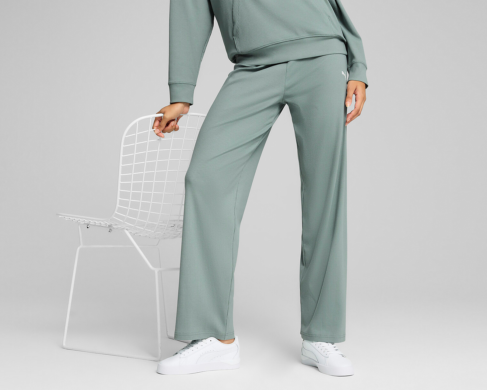 Foto 4 pulgar | Foto 3 | Pantalón Puma Ess Elevated para Mujer