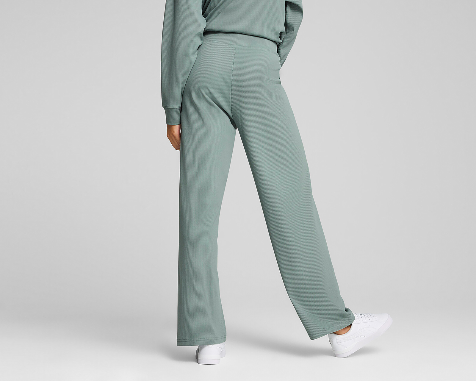 Foto 5 pulgar | Foto 4 | Pantalón Puma Ess Elevated para Mujer