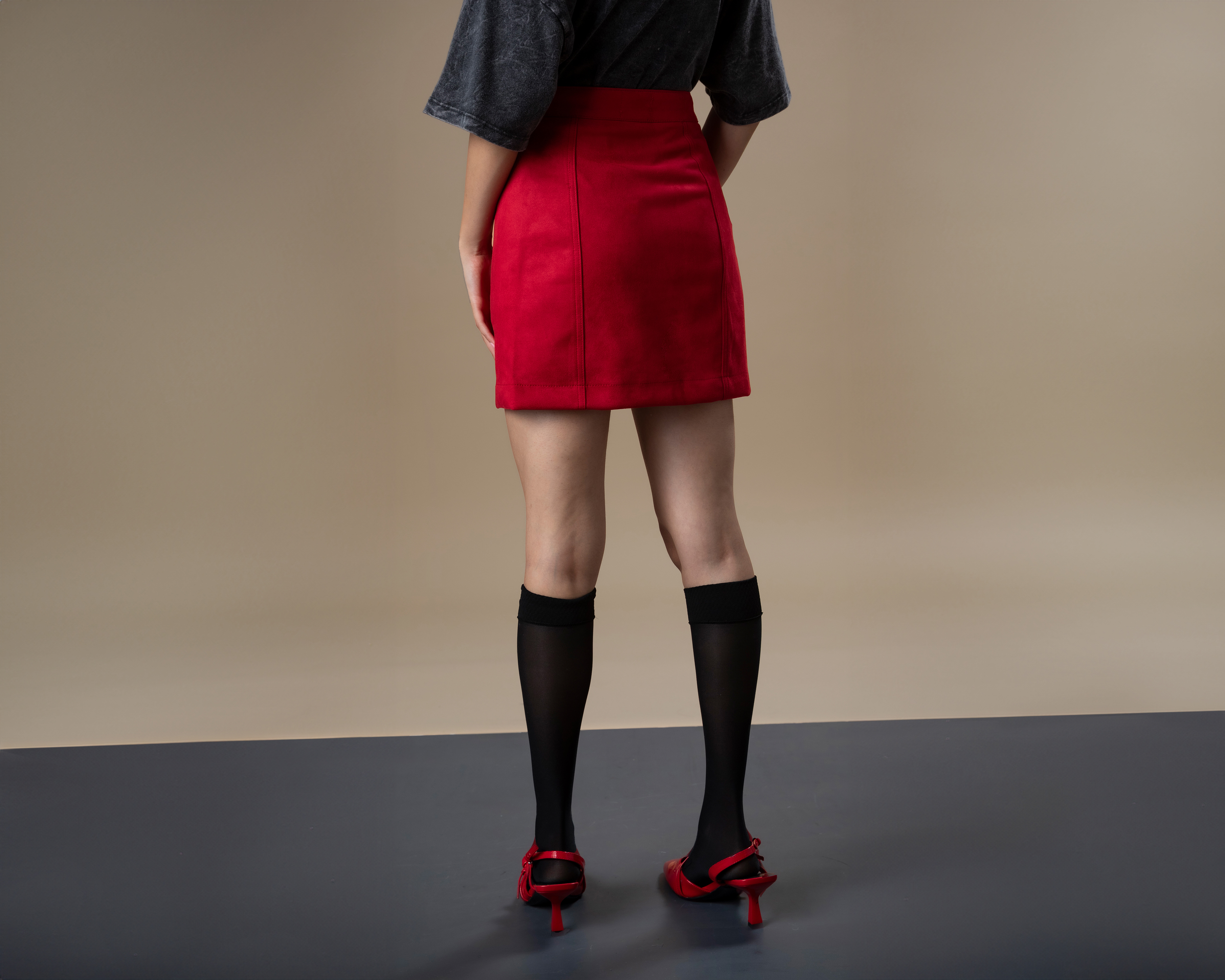 Foto 4 pulgar | Foto 3 | Falda Corta Strona Roja para Mujer